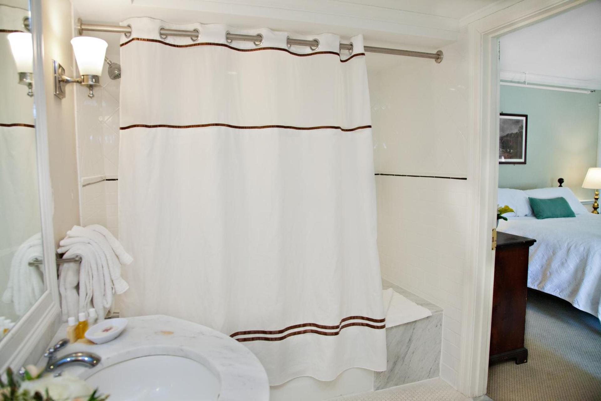 Concord's Colonial Inn photo 9