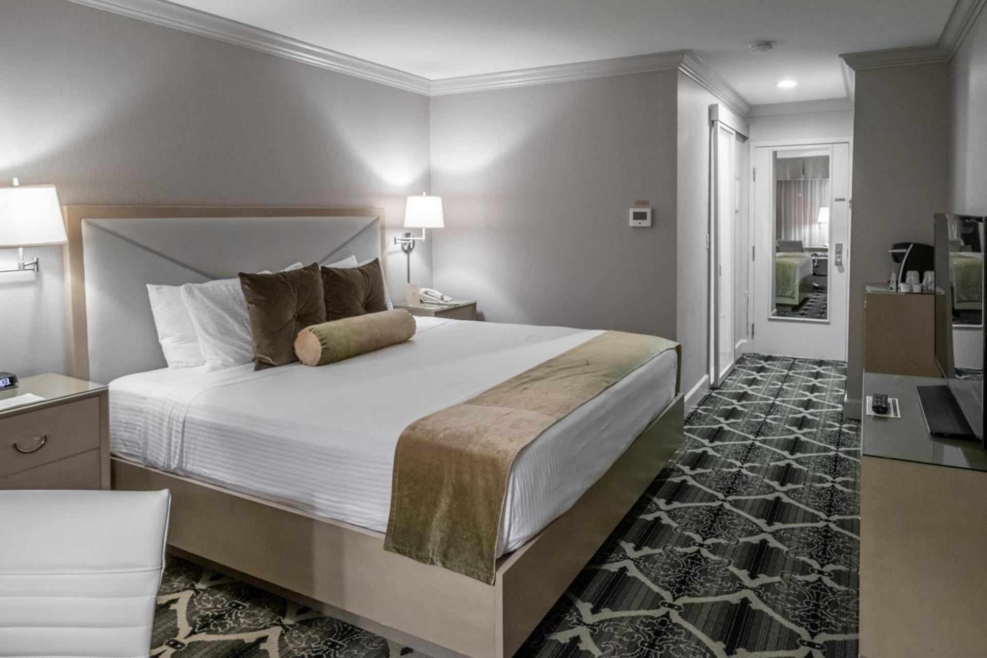 Bell Tower Hotel photo 3