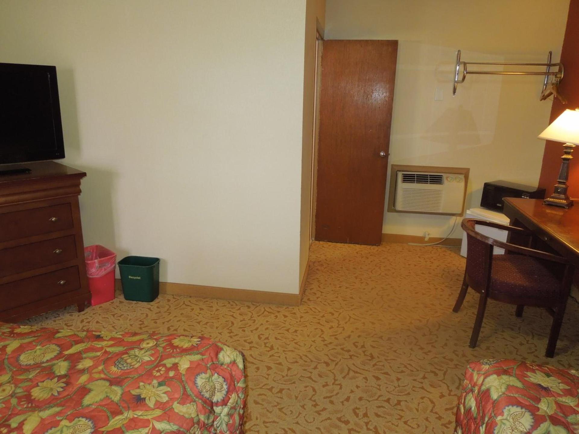 Slumberland Motel Mount Holly photo 15