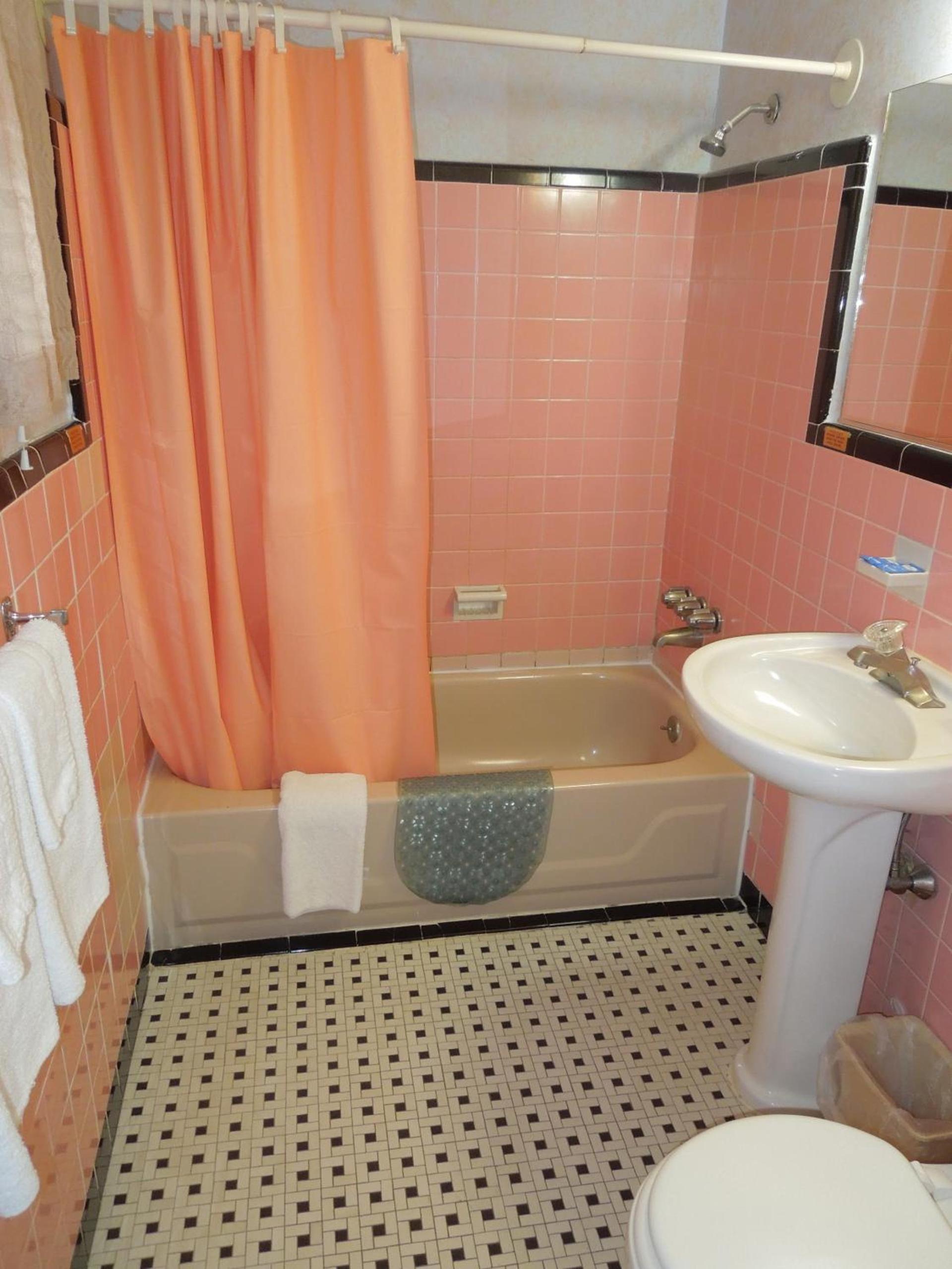 Slumberland Motel Mount Holly photo 16