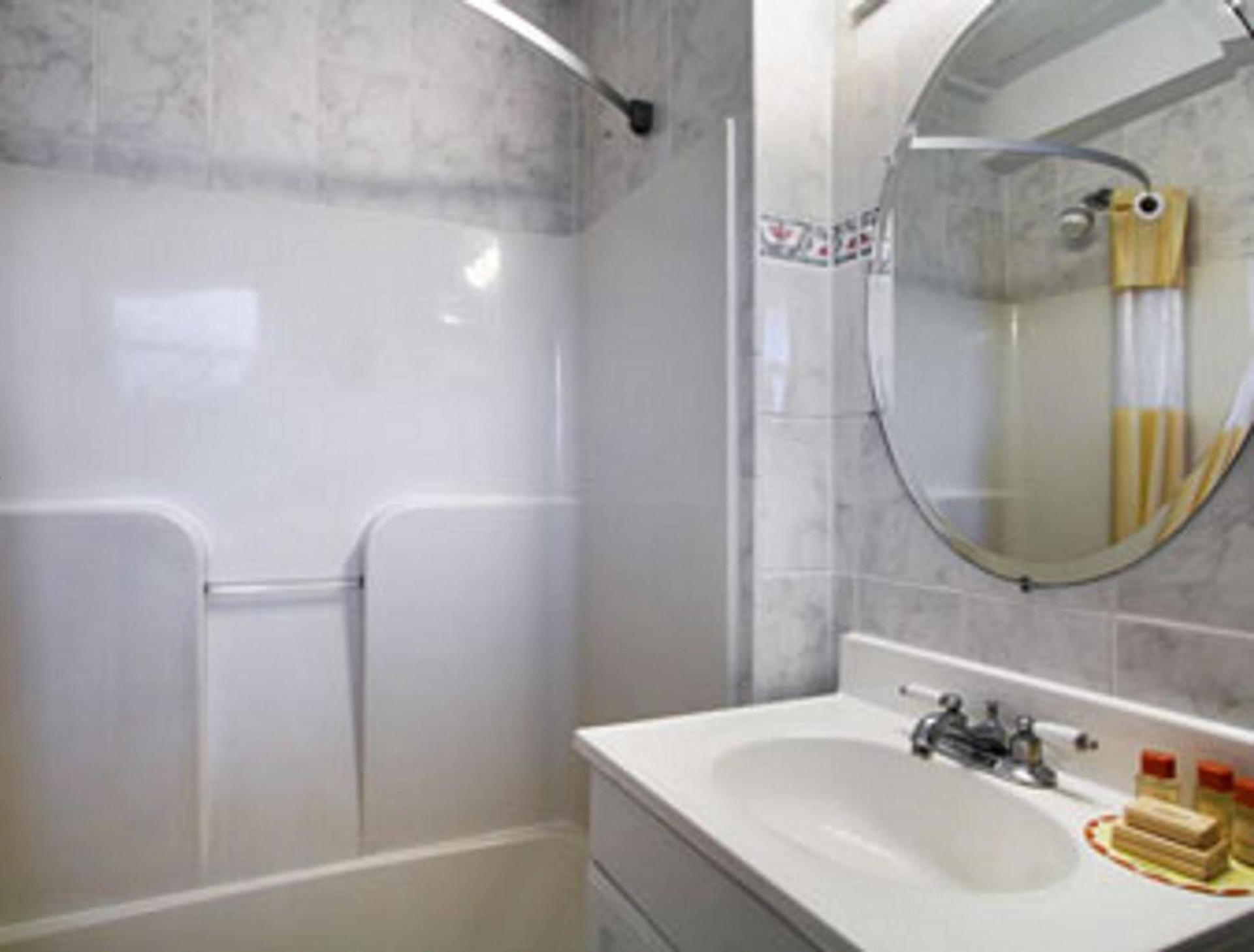 Days Inn by Wyndham Ocean City Oceanfront photo 85