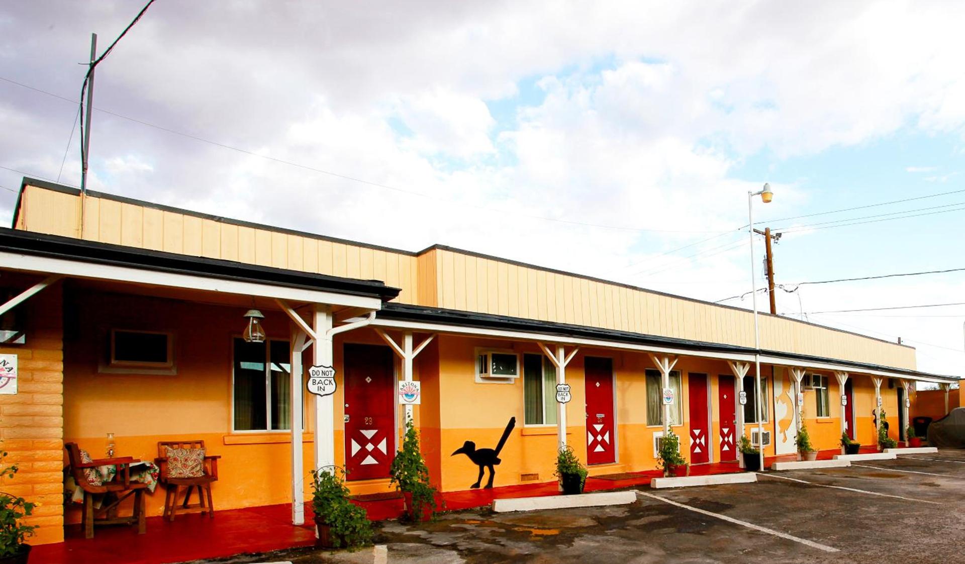 Brad's Desert Inn photo 21
