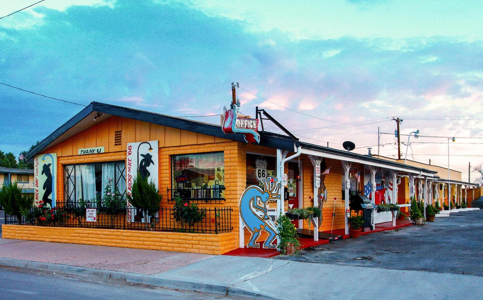 Brad's Desert Inn photo 18