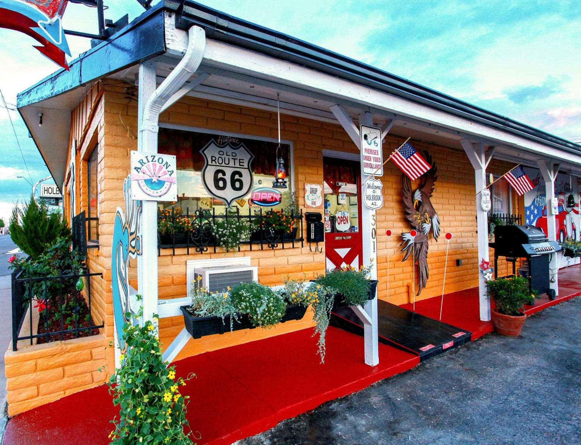 Brad's Desert Inn — hotel in Holbrook