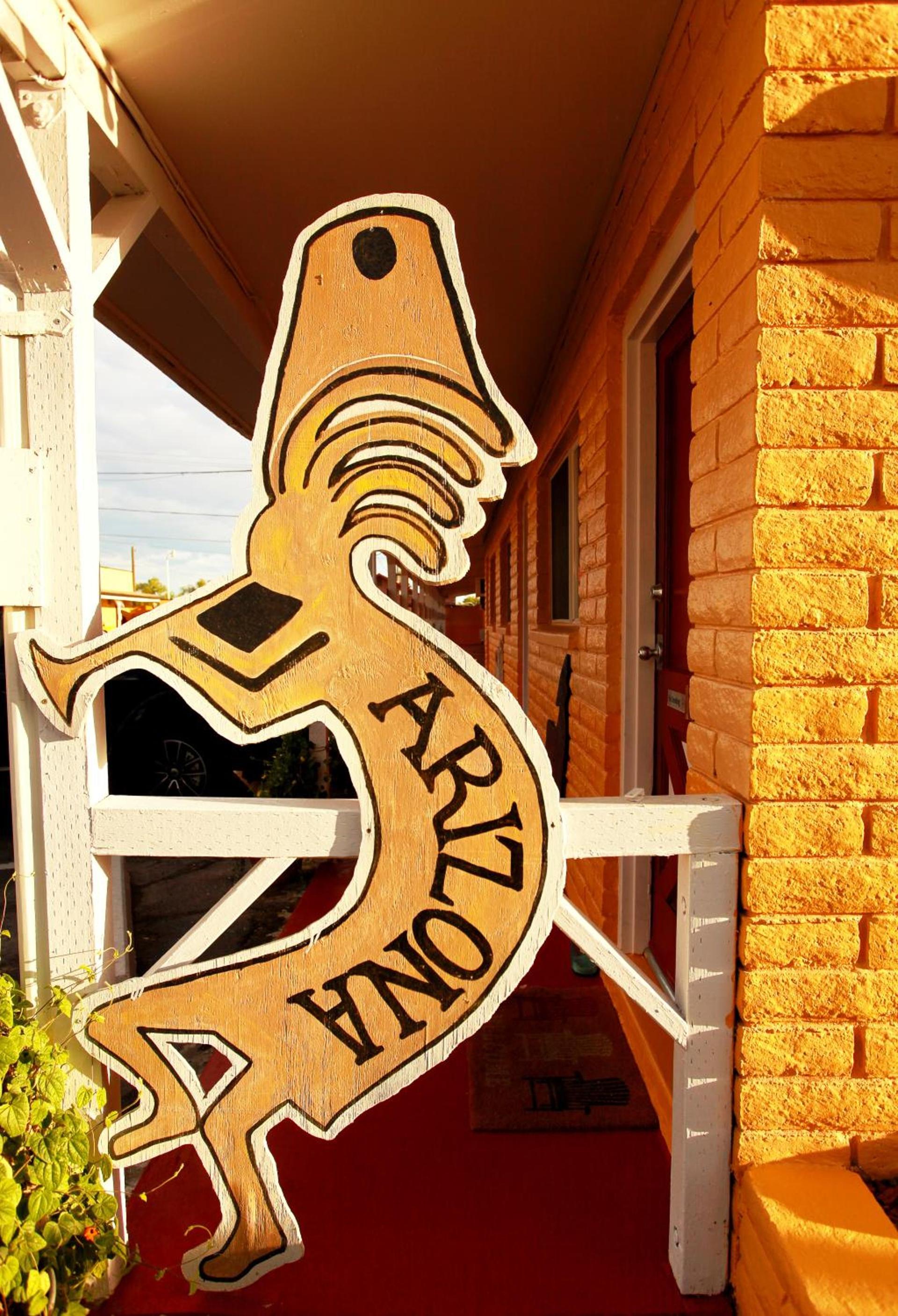 Brad's Desert Inn photo 25