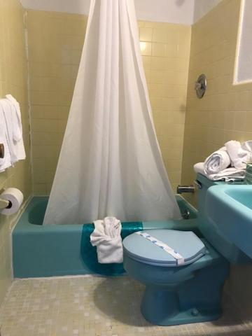 Gold Crest Motel photo 37