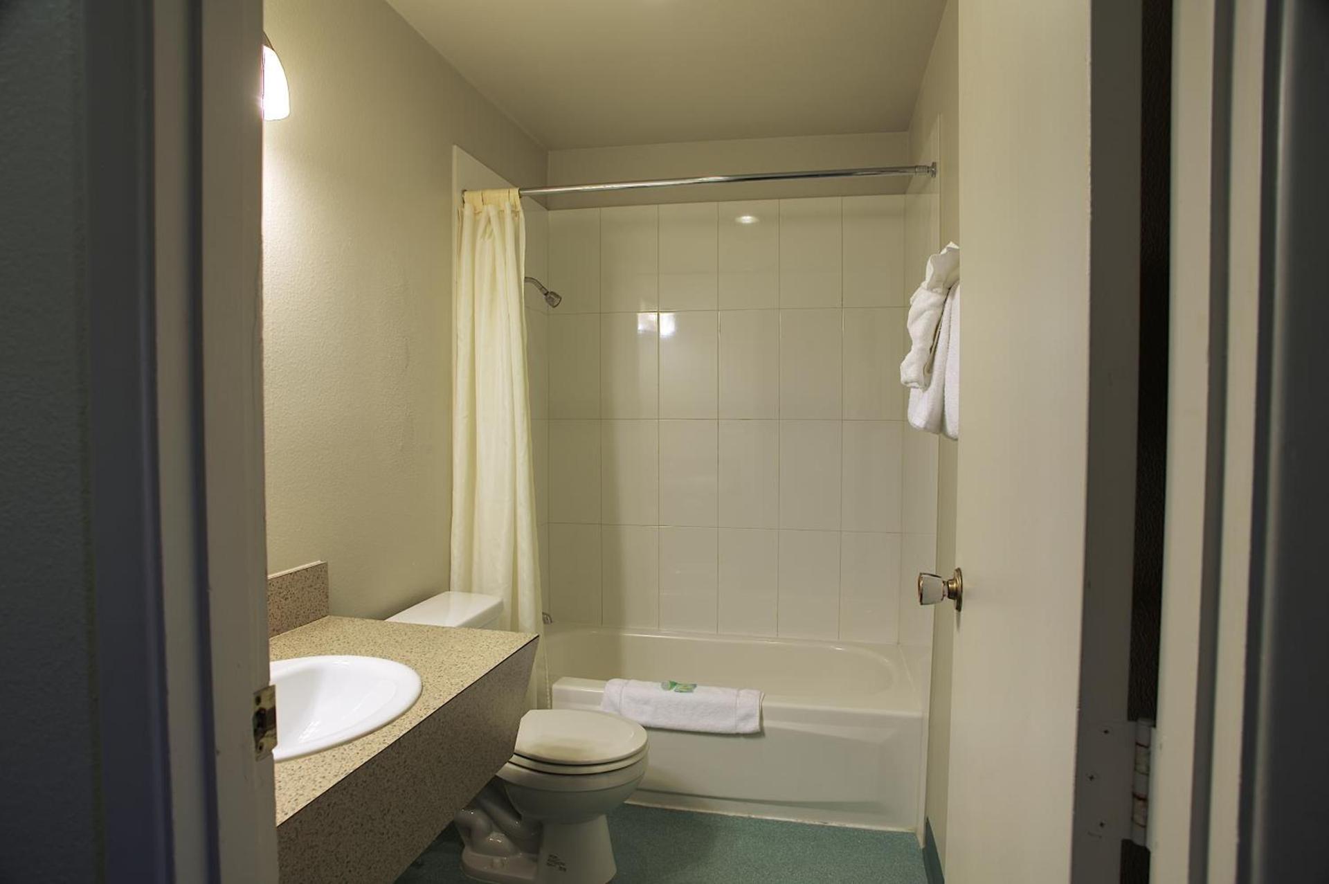Aladdin Inn and Suites photo 16