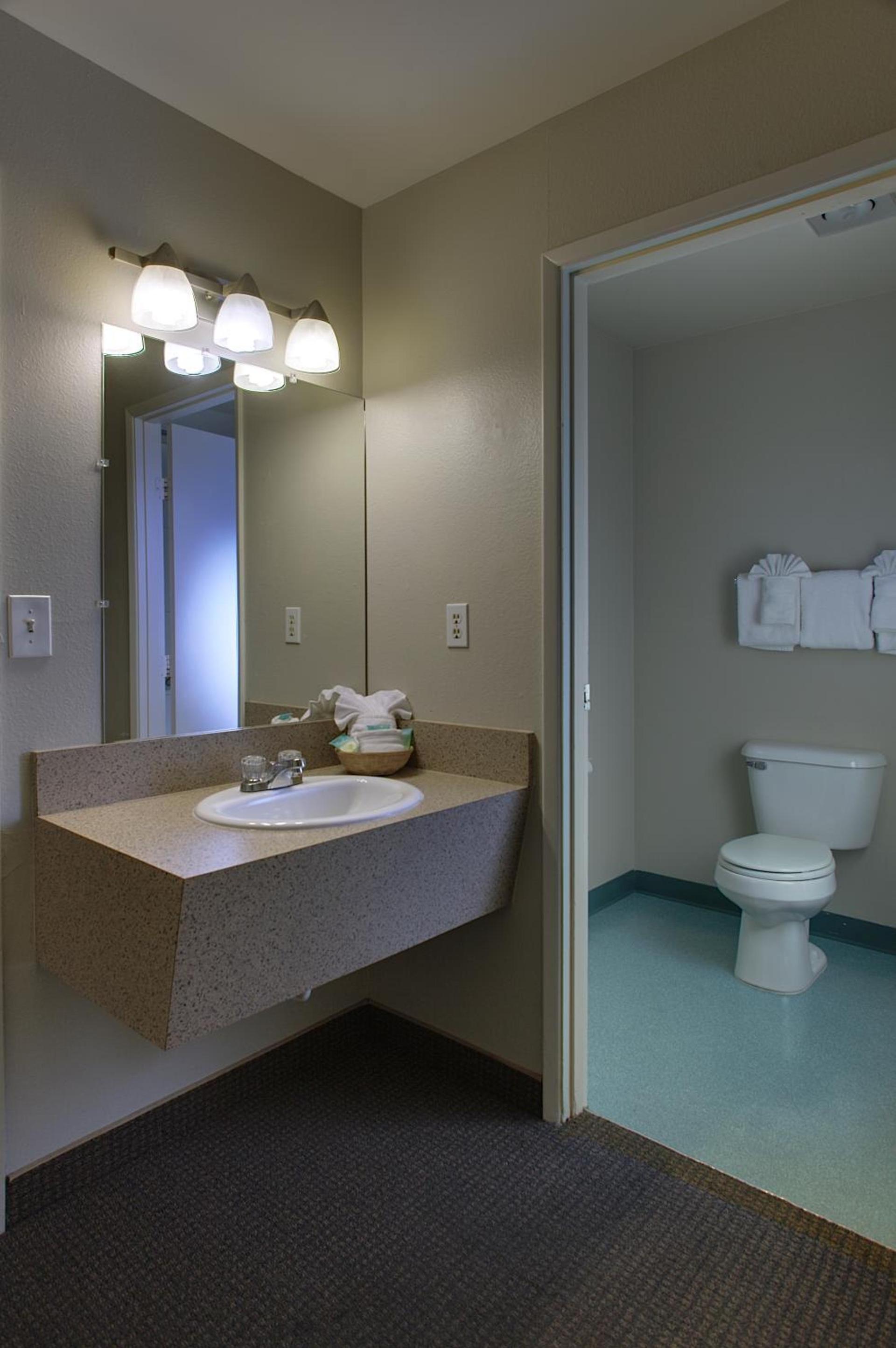 Aladdin Inn and Suites photo 11
