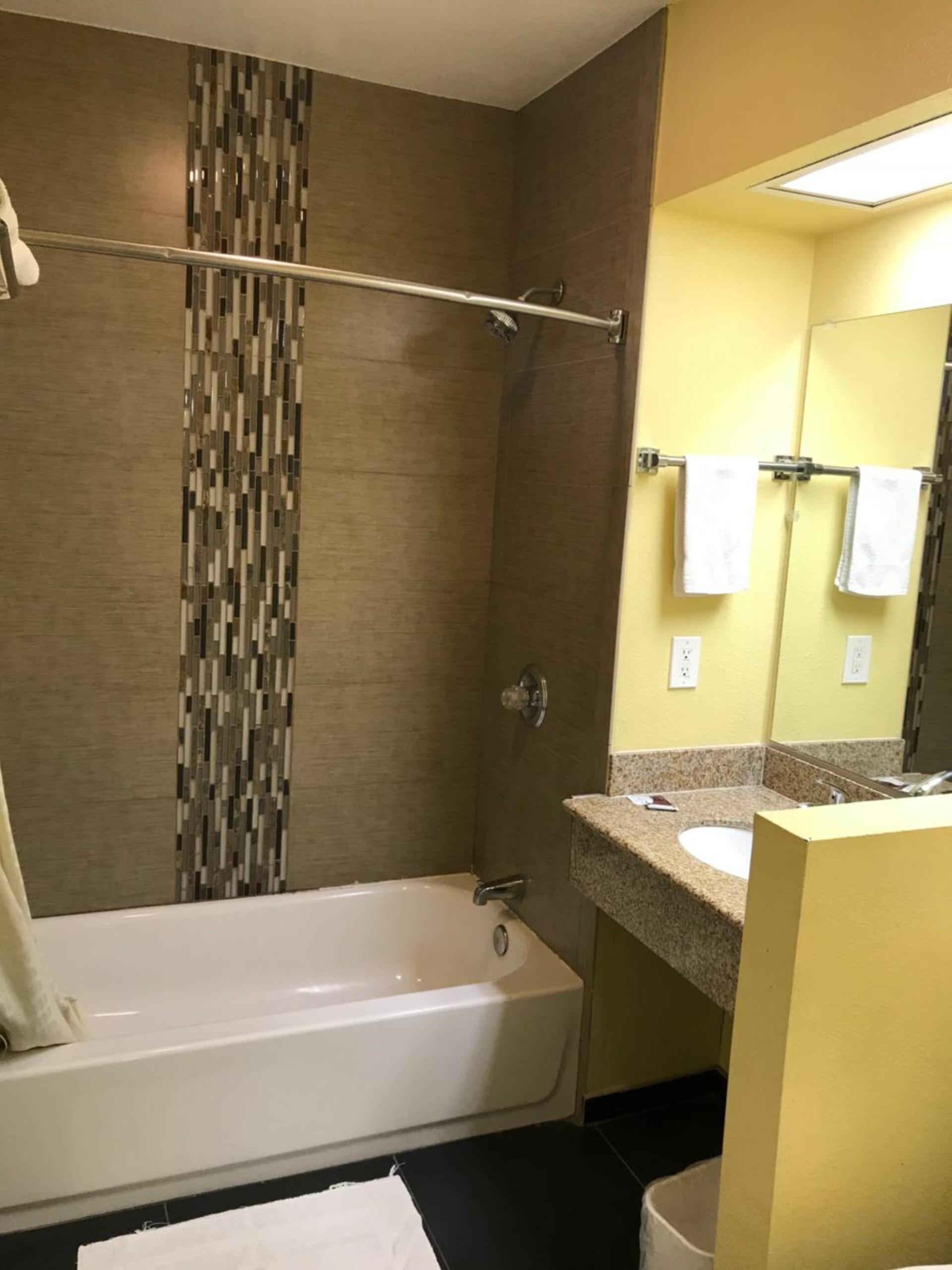 Colony Inn Motel photo 5