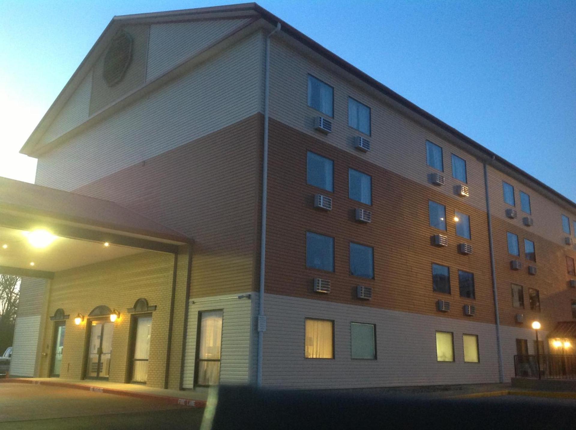 Grand View Inn & Suites photo 2