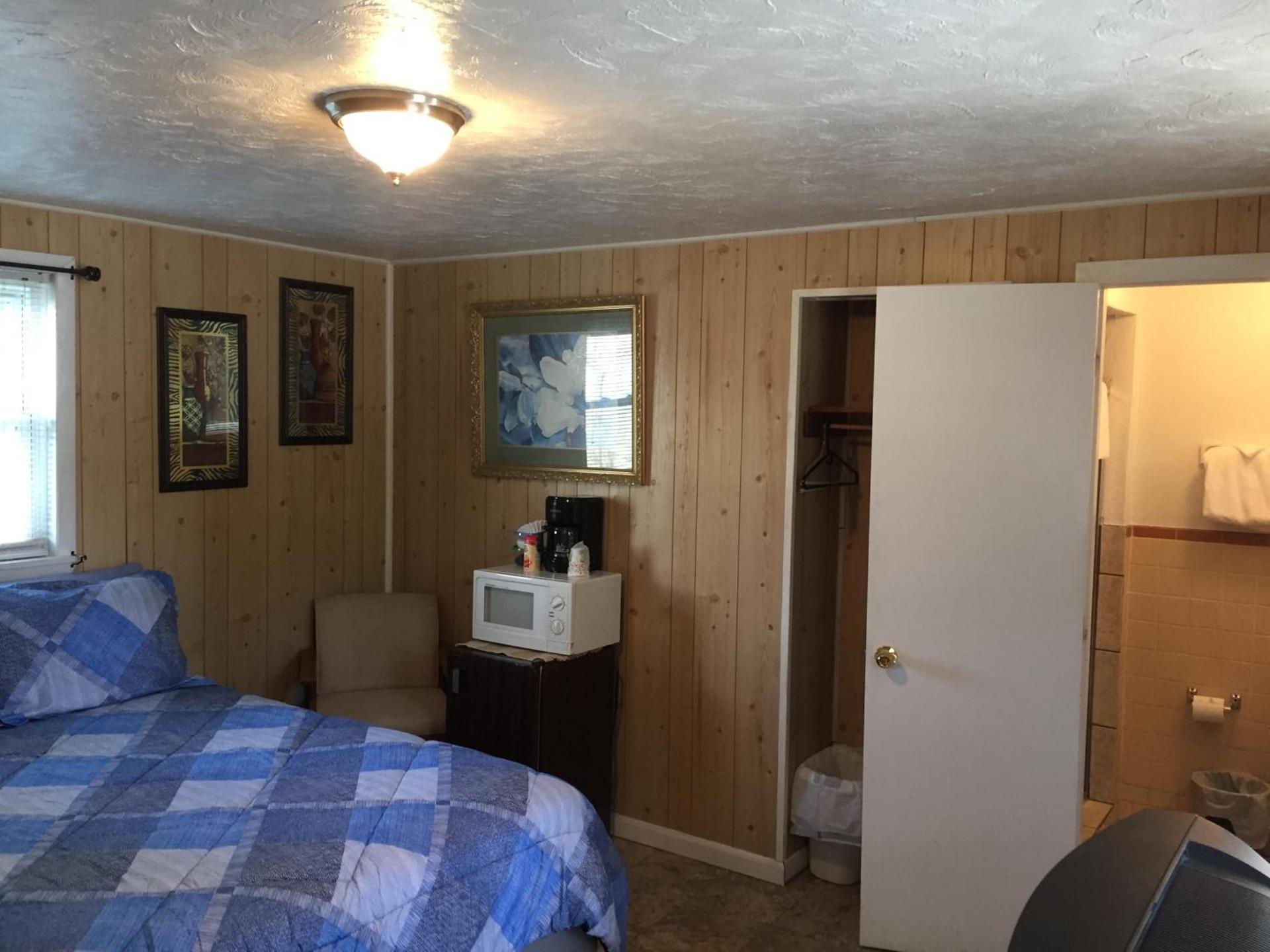 Phillips Historic Motel & Cottages photo 31