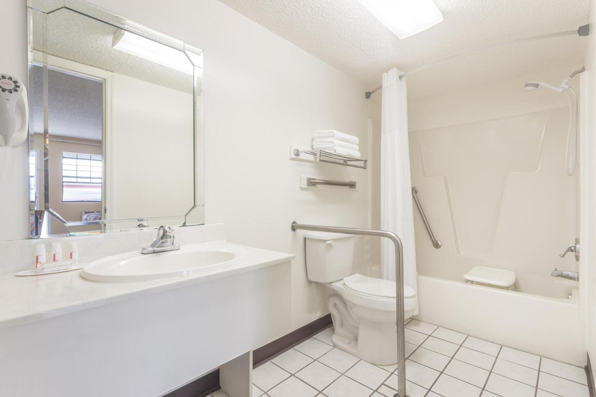 Days Inn by Wyndham Madison photo 24