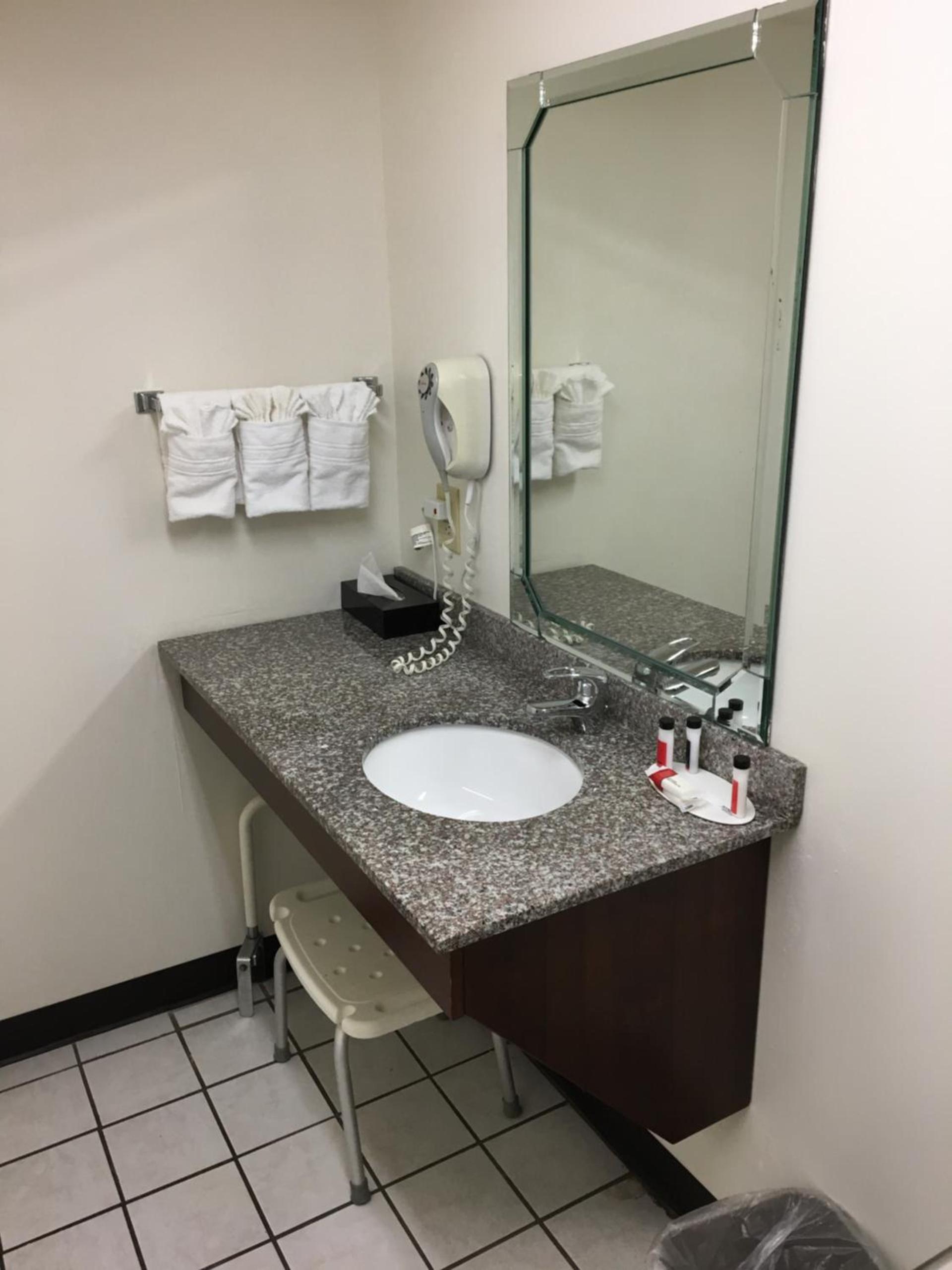Days Inn by Wyndham Madison photo 23