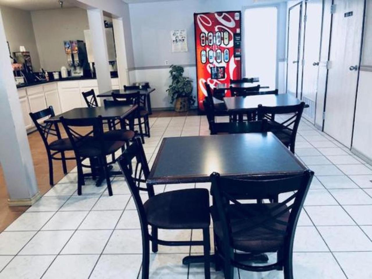 Super 8 by Wyndham College Station photo 24