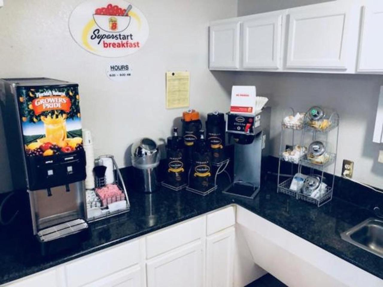 Super 8 by Wyndham College Station photo 19