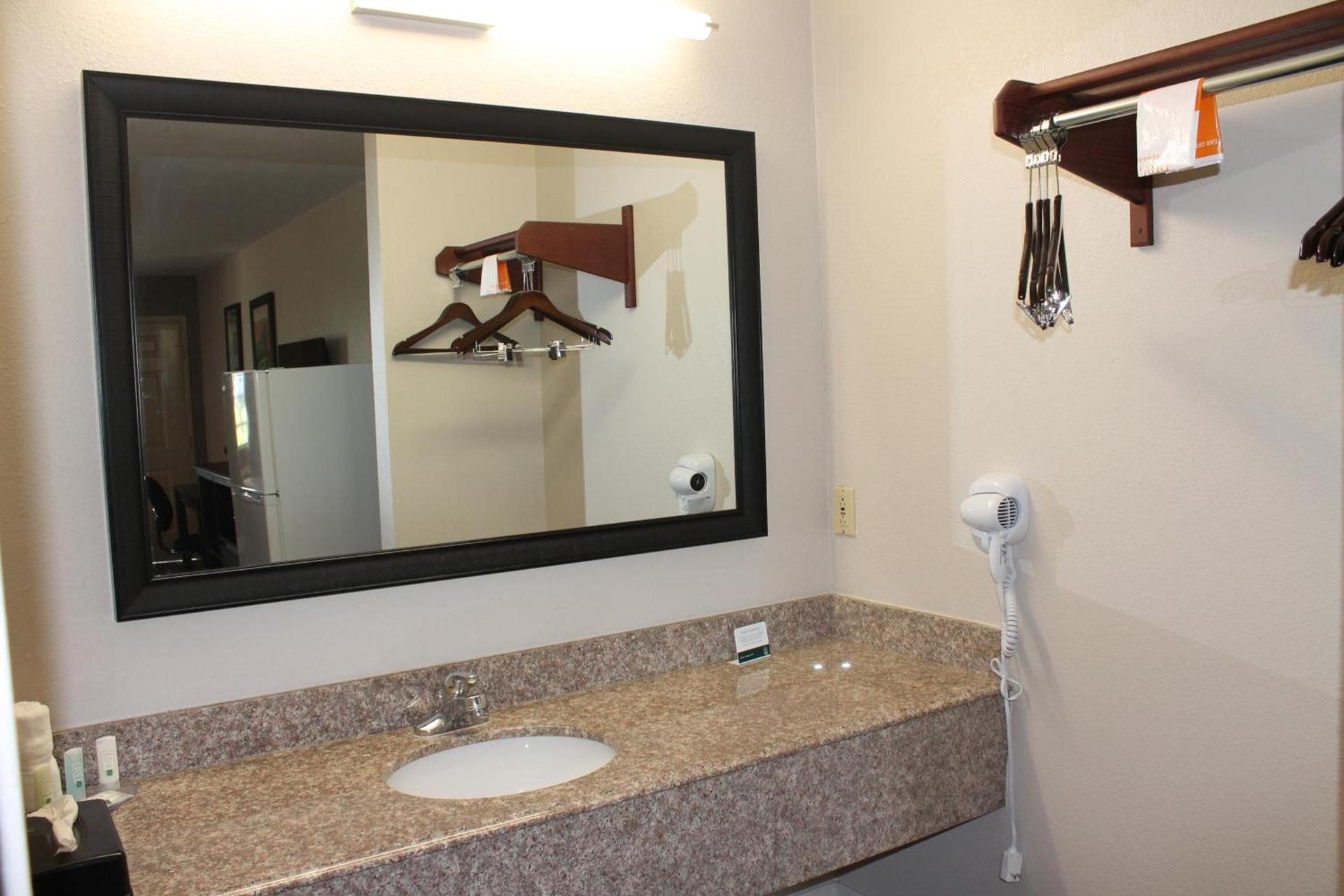 Quality Inn & Suites Port Arthur - Nederland photo 23