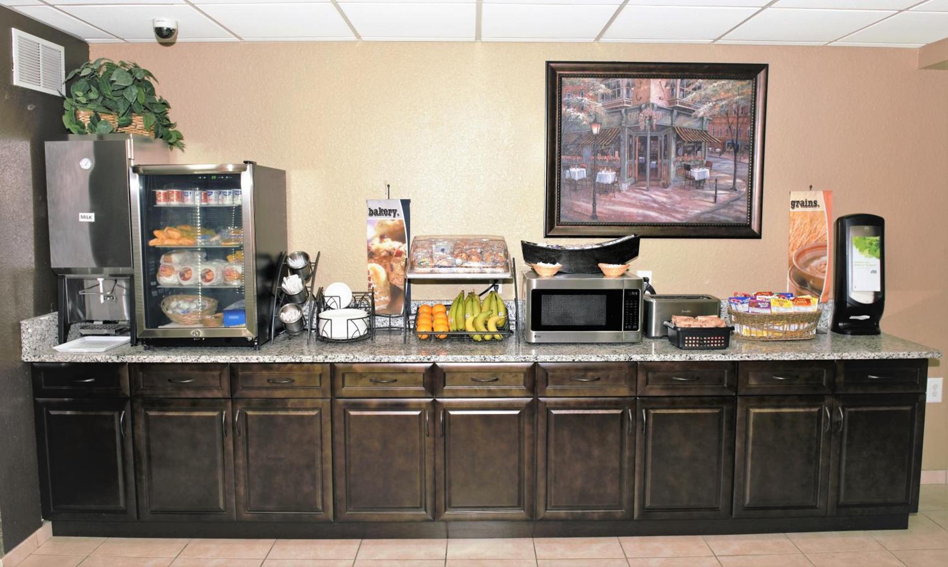 Microtel Inn & Suites by Wyndham Jacksonville Airport photo 9