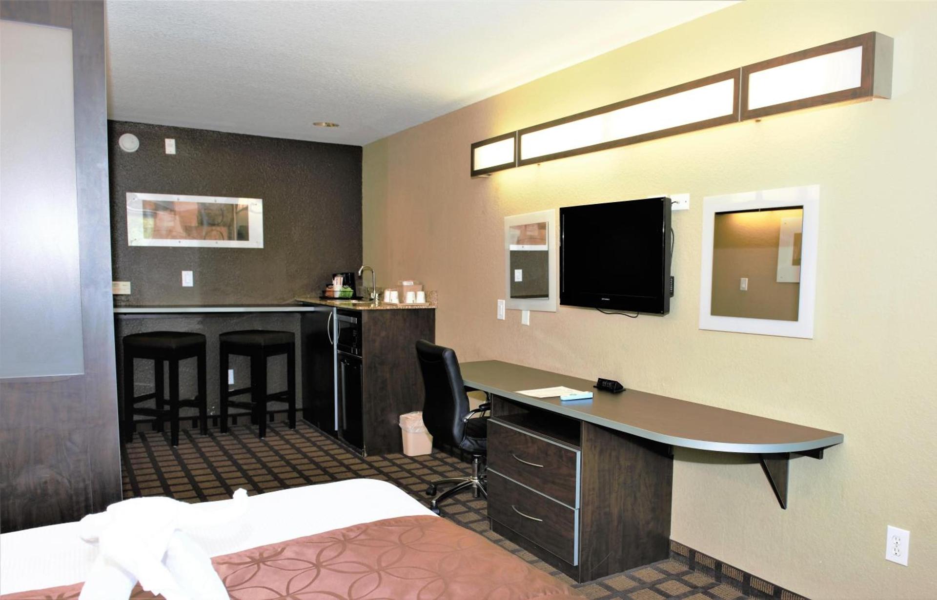 Microtel Inn & Suites by Wyndham Jacksonville Airport photo 13