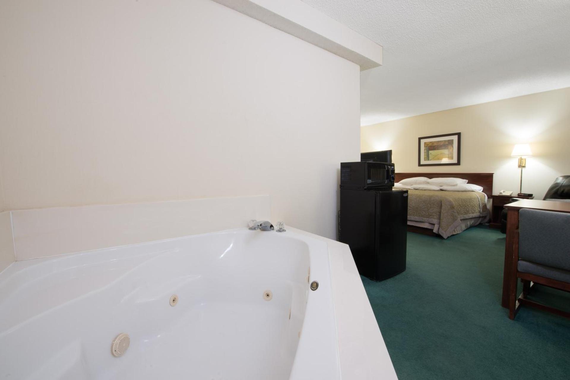 Super 8 by Wyndham Richmond photo 19