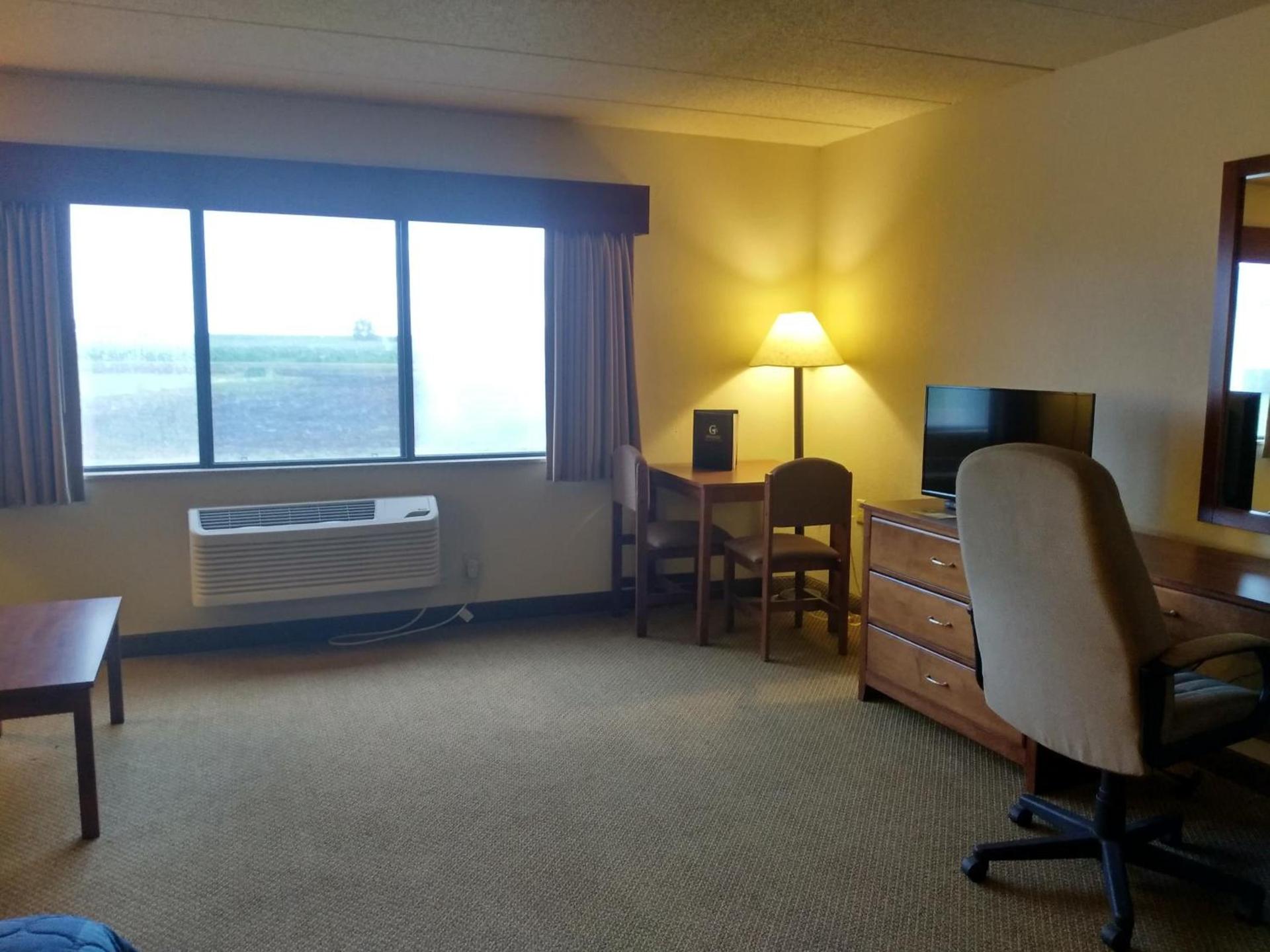 Madelia Hotel & Suites photo 62