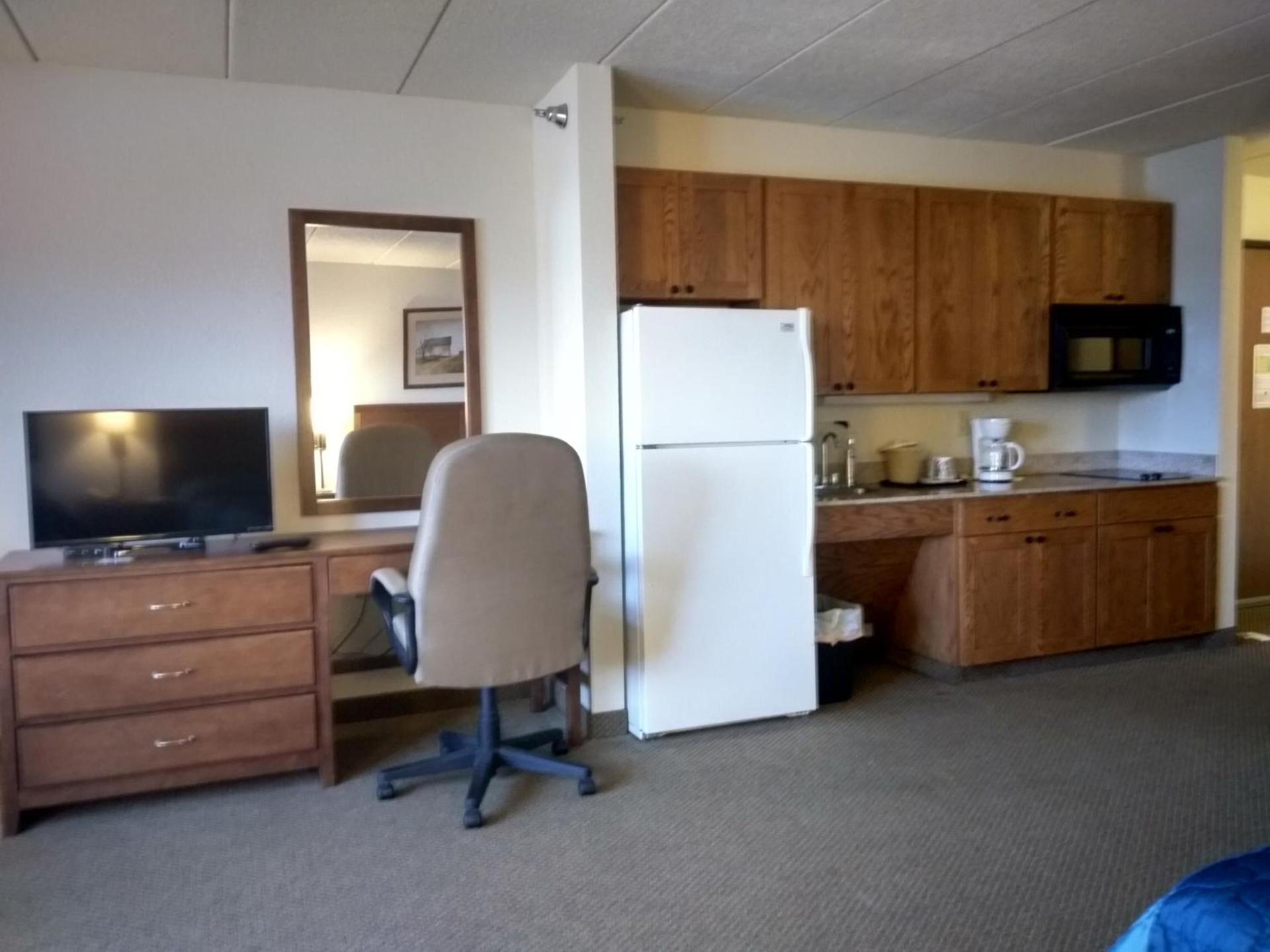 Madelia Hotel & Suites photo 63