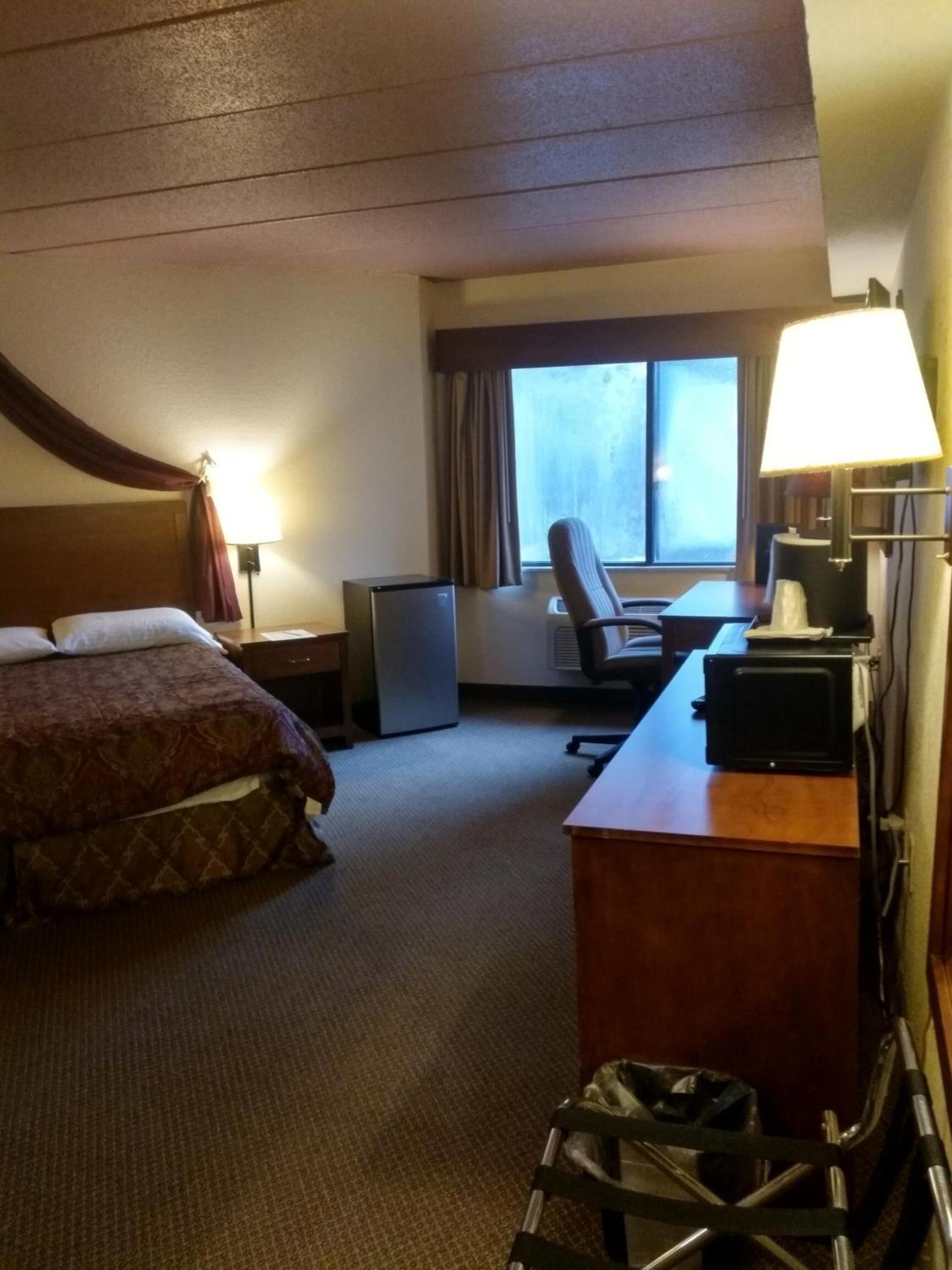 Madelia Hotel & Suites photo 64