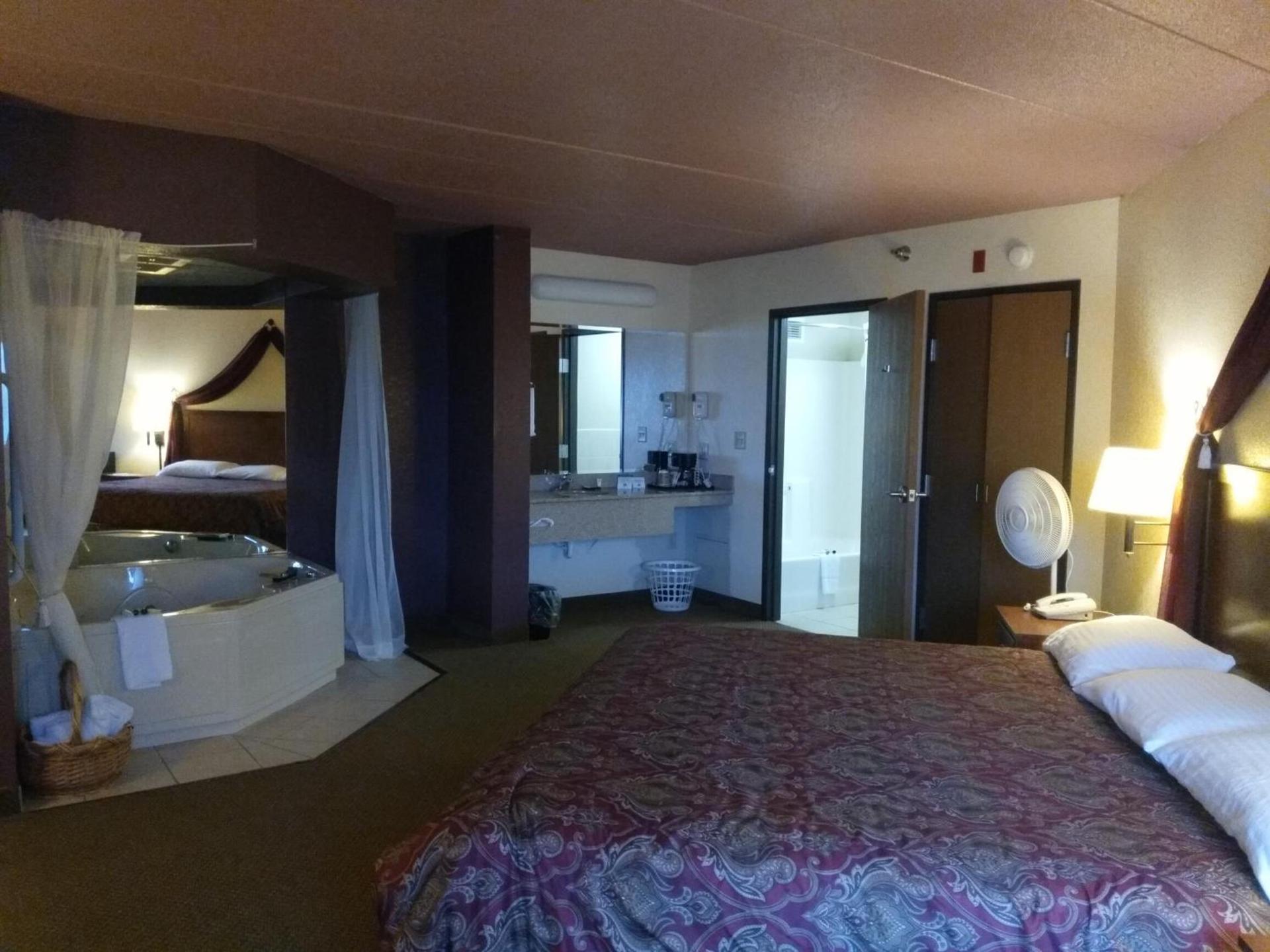 Madelia Hotel & Suites photo 65
