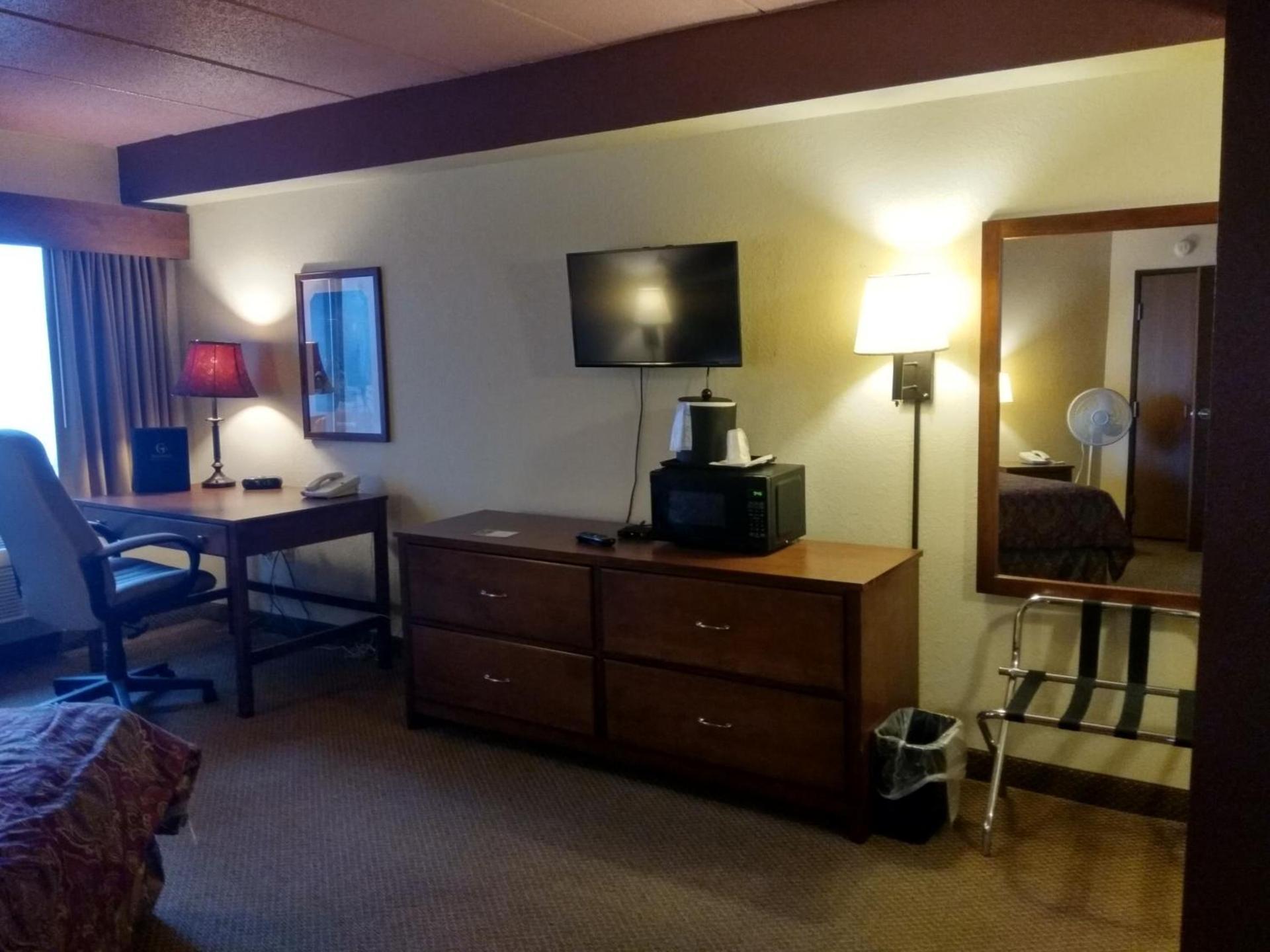 Madelia Hotel & Suites photo 68