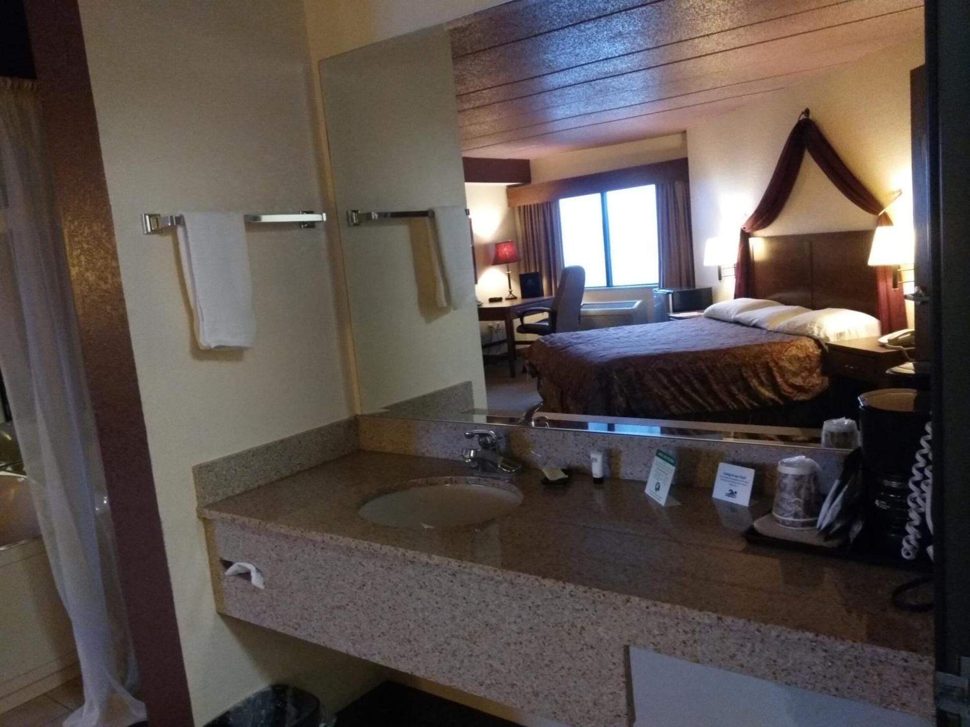 Madelia Hotel & Suites photo 67