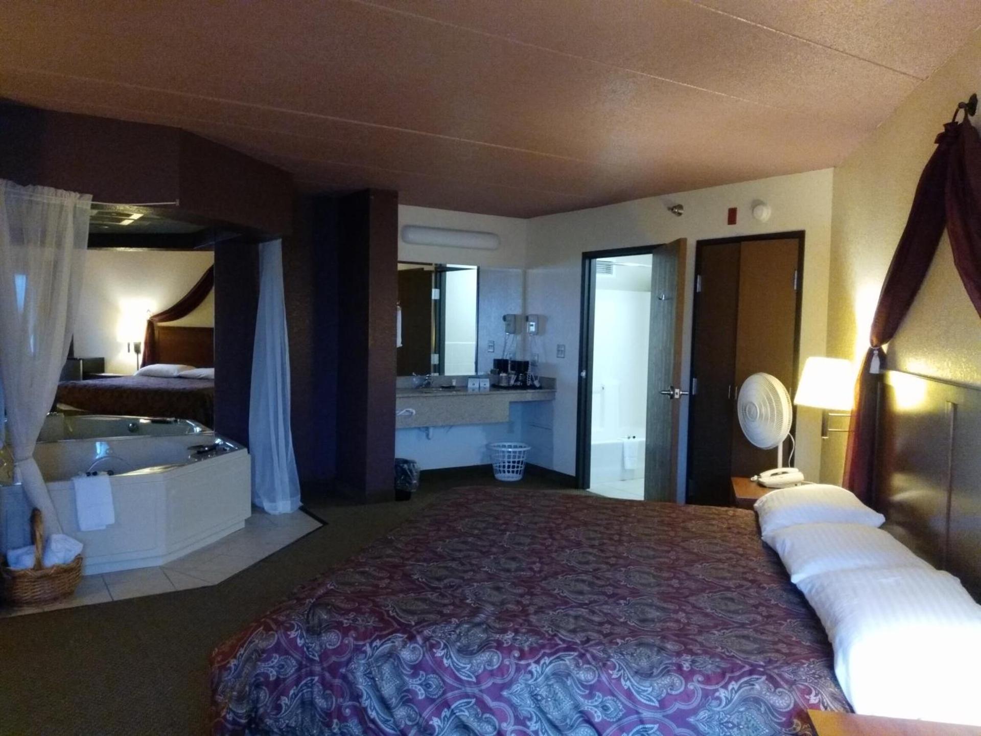 Madelia Hotel & Suites photo 69