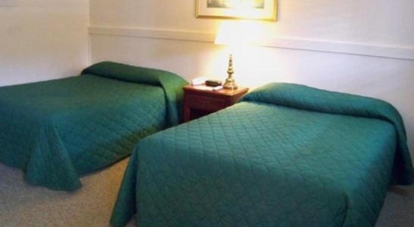 Mount Whittier Motel photo 2