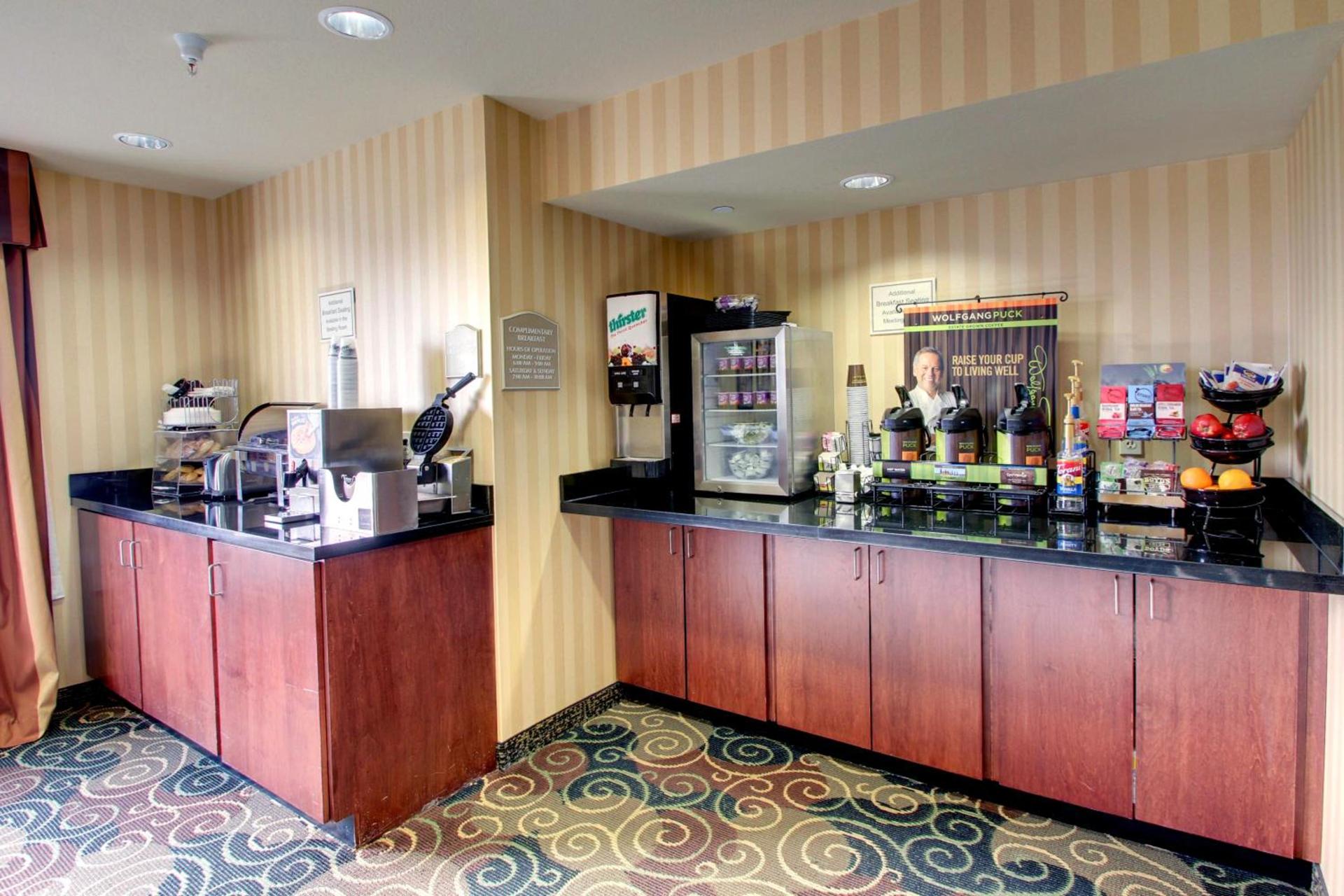 Cobblestone Hotel - Wayne photo 8