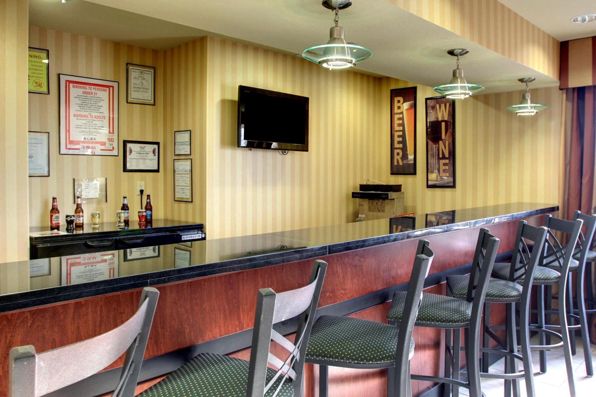 Cobblestone Hotel - Wayne photo 24