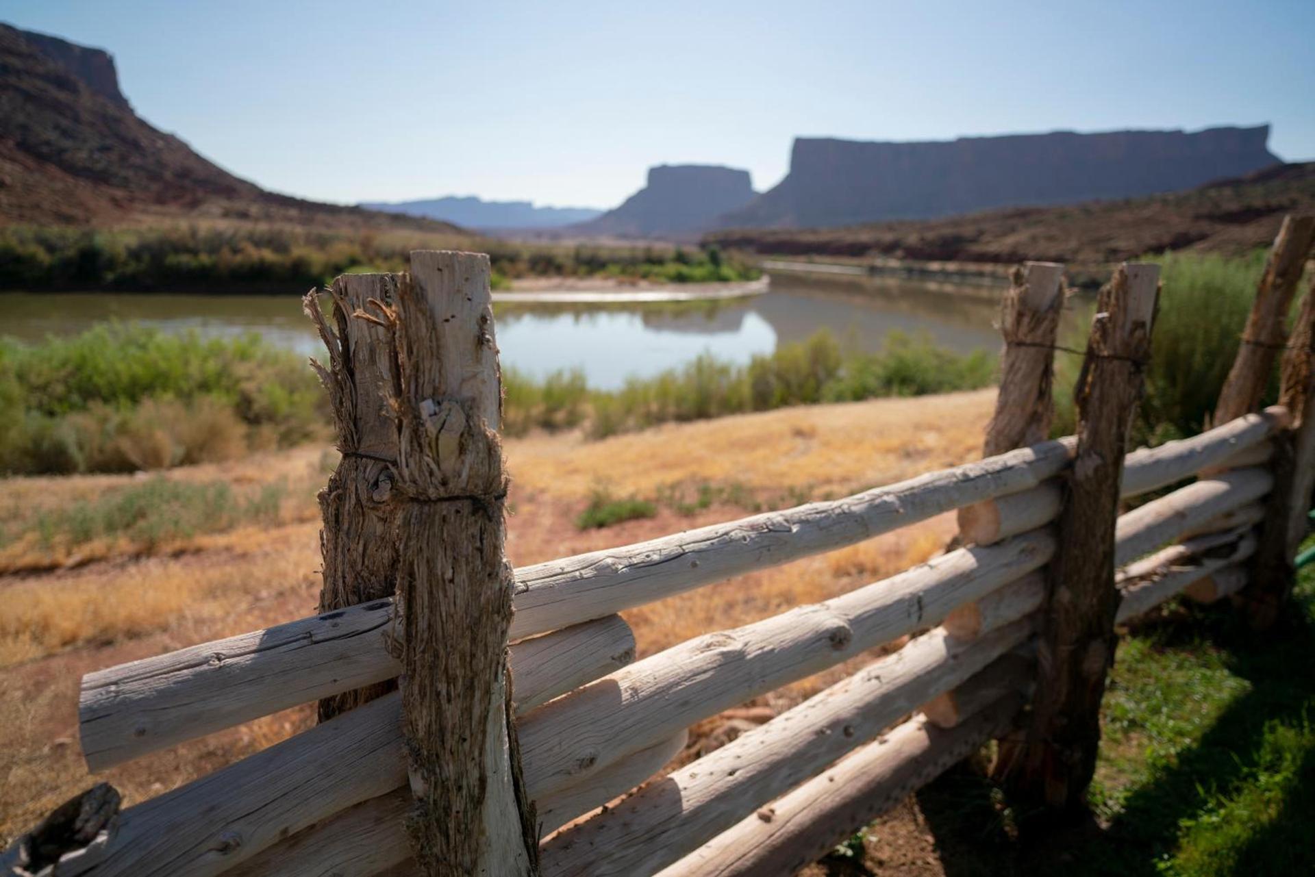 Red Cliffs Lodge Moab photo 9