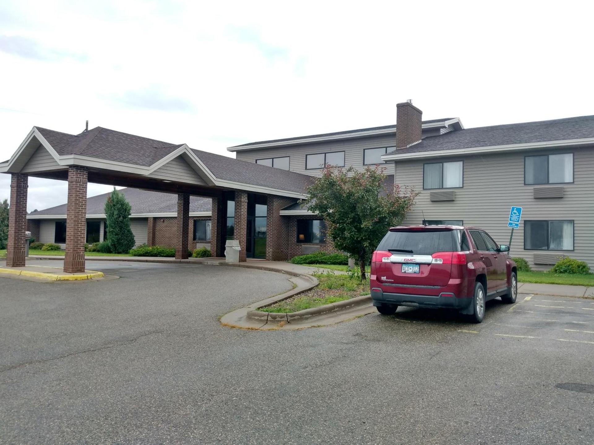 Madelia Hotel & Suites photo 2