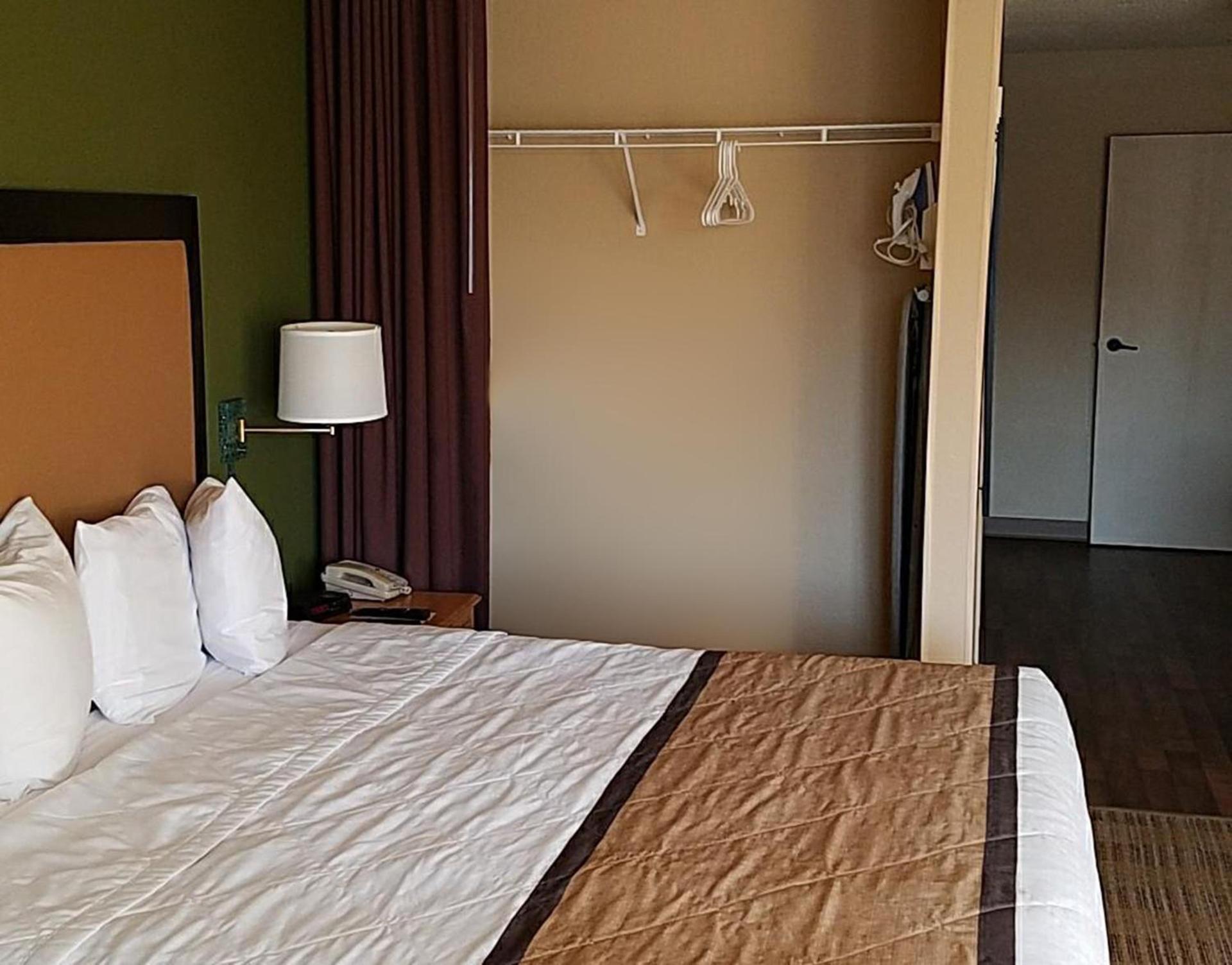 Studio 6 Extended Stay Milwaukee Brookfield WI photo 29