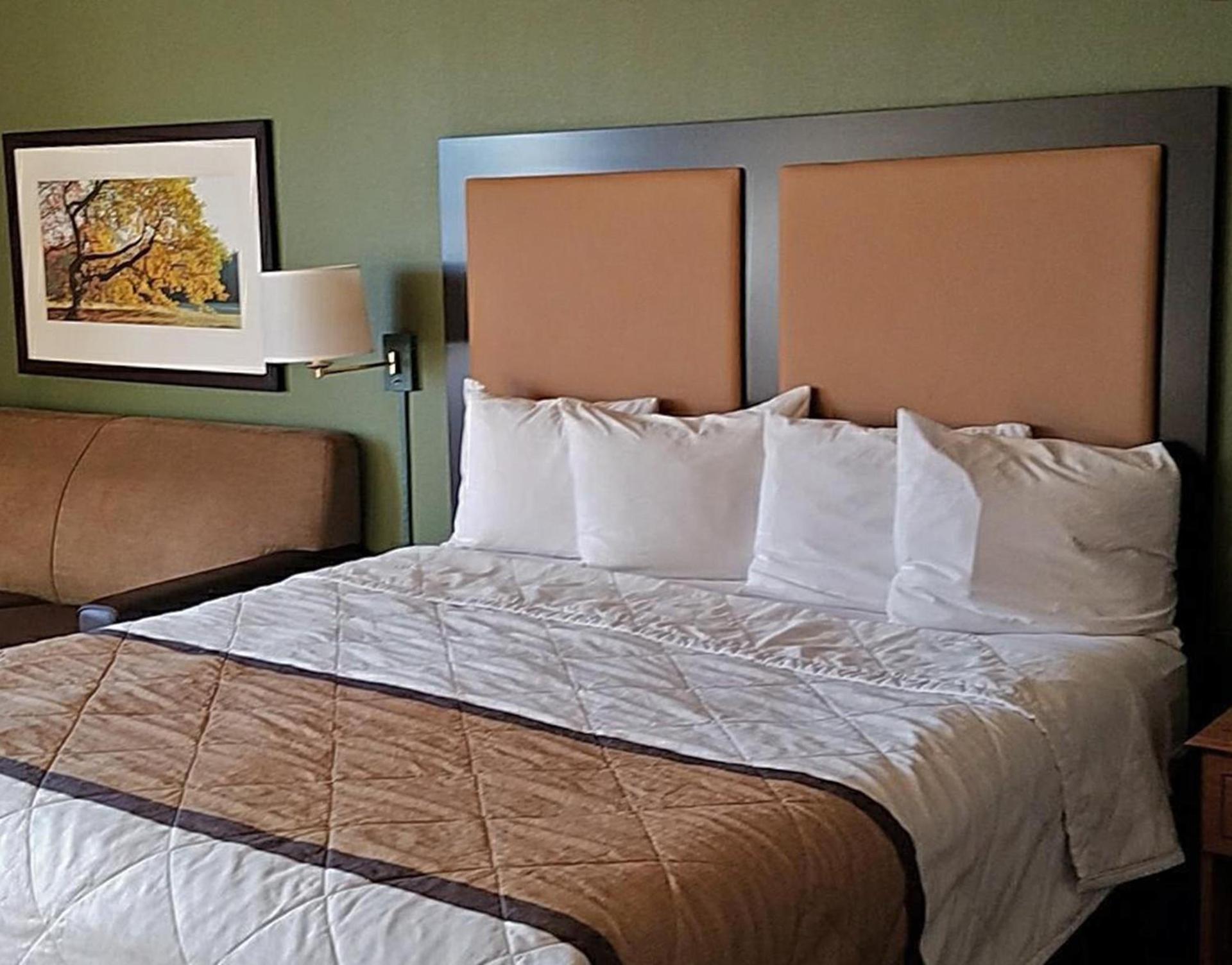 Studio 6 Extended Stay Milwaukee Brookfield WI photo 16