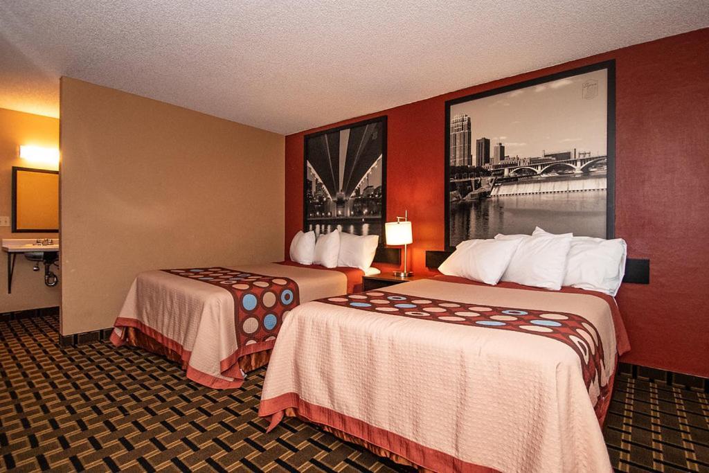 Super 8 by Wyndham Brooklyn Center/MPLS photo 22