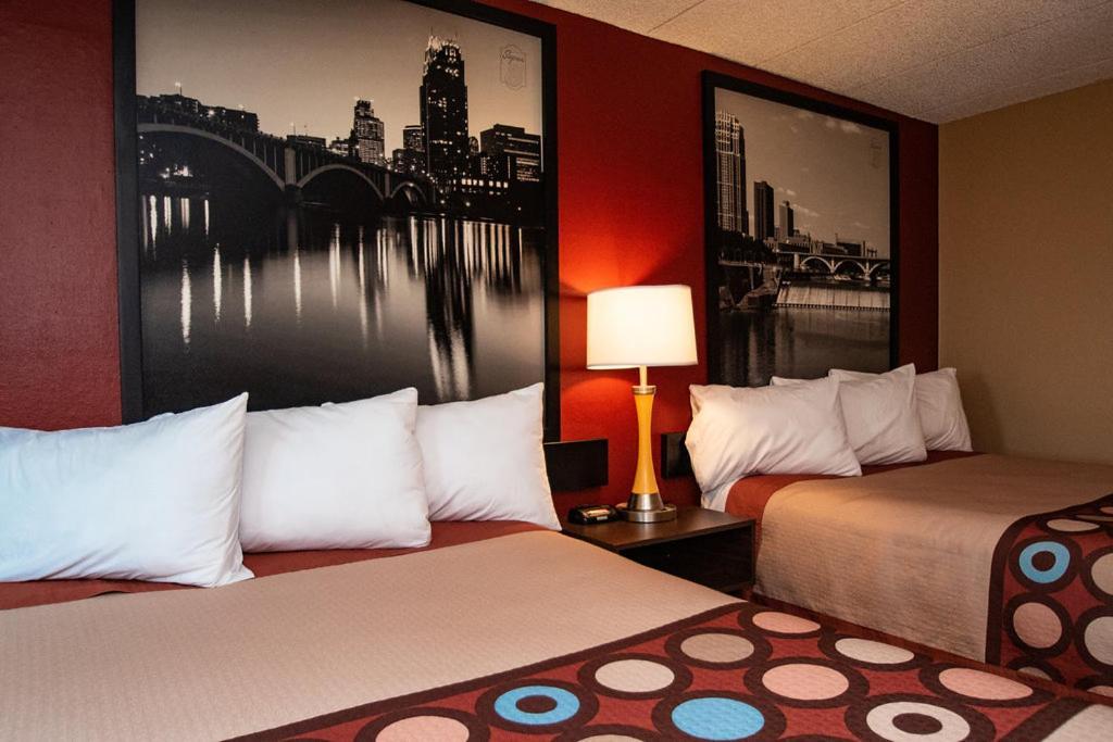 Super 8 by Wyndham Brooklyn Center/MPLS photo 26