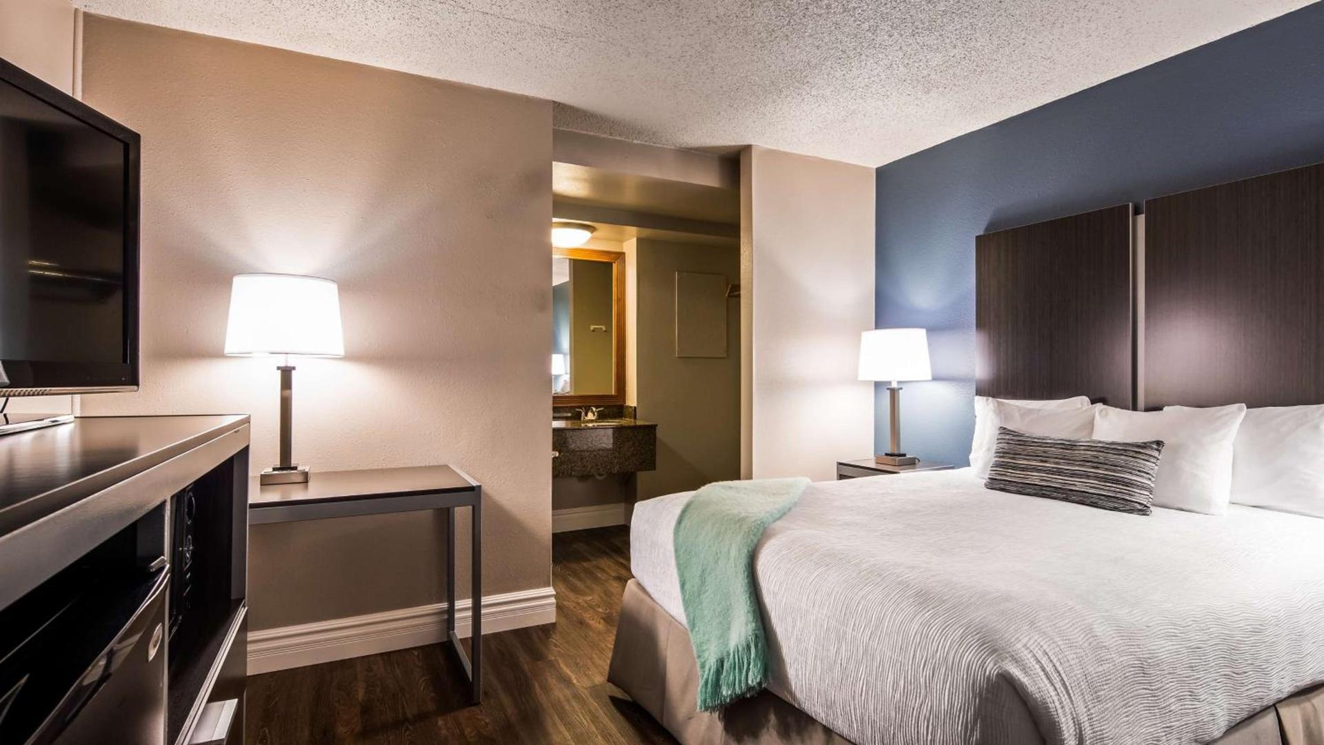 Best Western Pier Point Inn photo 6