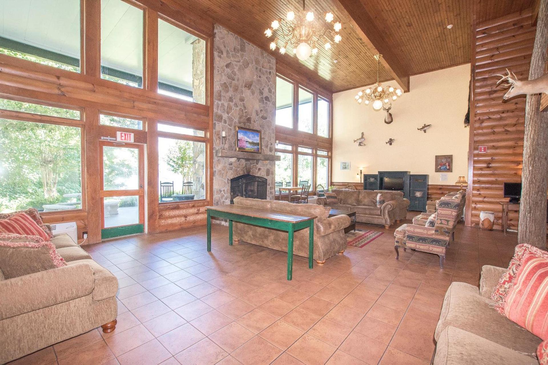 Lake Chatuge Lodge photo 3