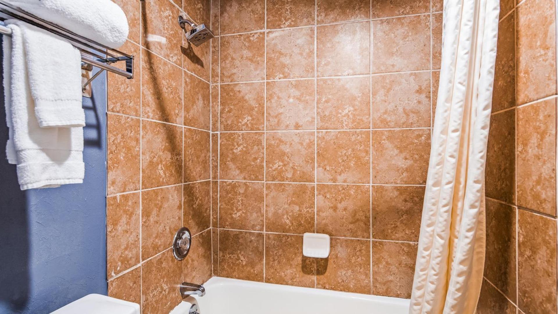 Quality Inn & Suites Fayetteville I-95 photo 64