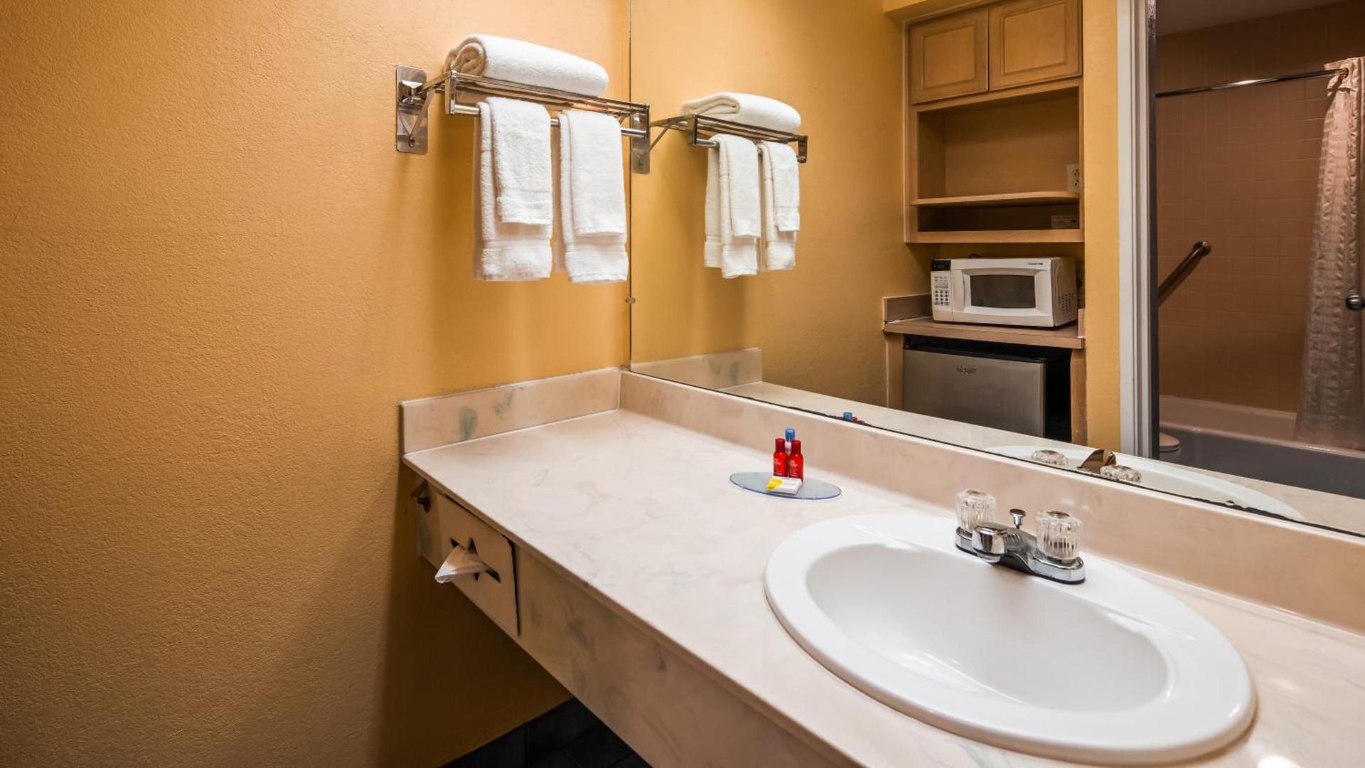 Quality Inn & Suites Fayetteville I-95 photo 66