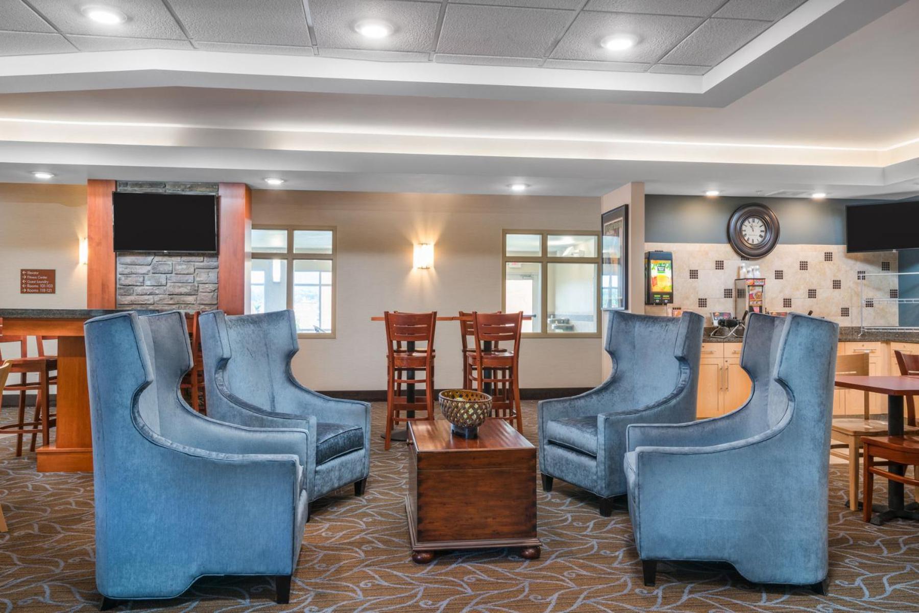 AmericInn by Wyndham Windom photo 2