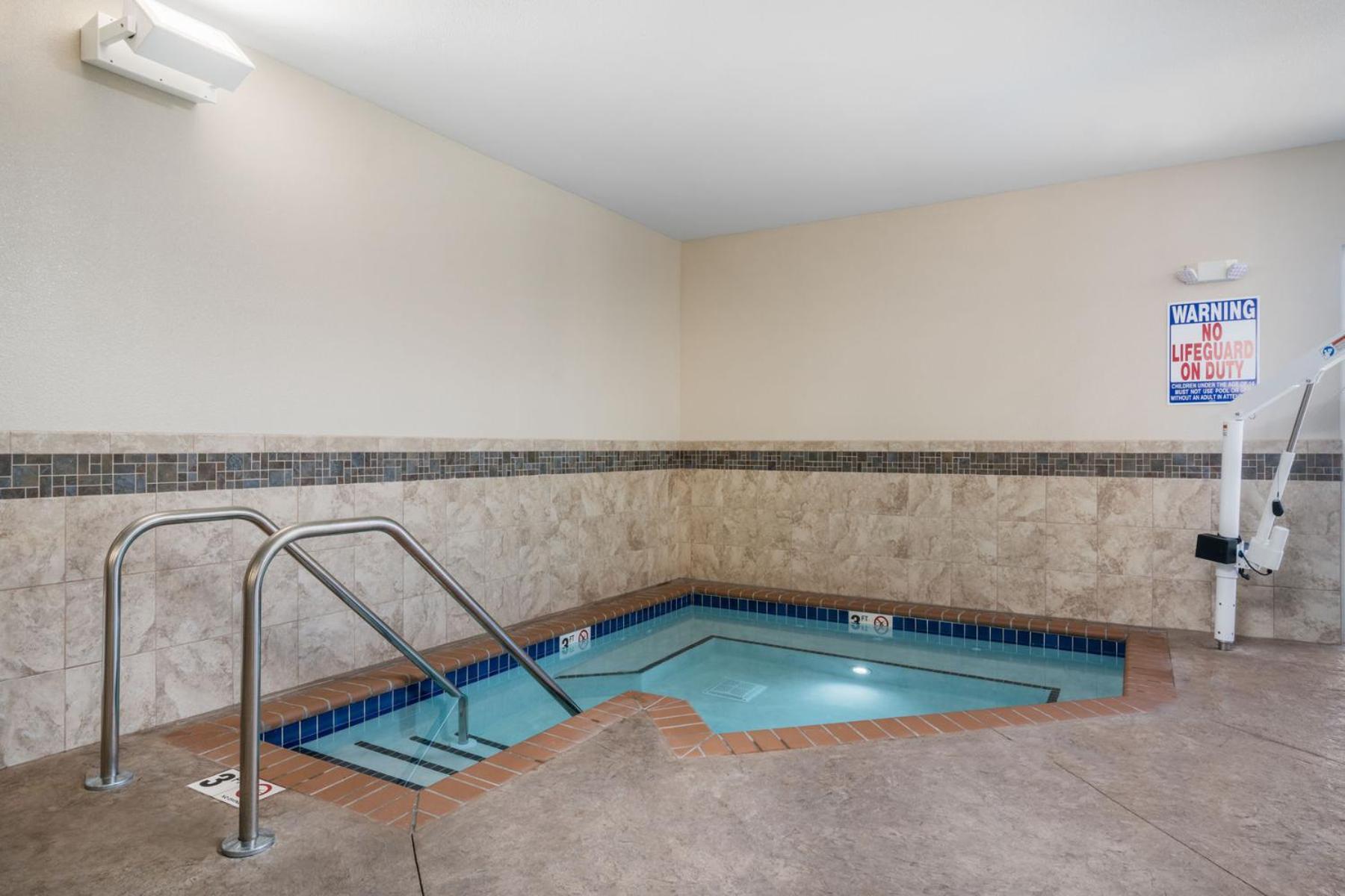AmericInn by Wyndham Windom photo 3