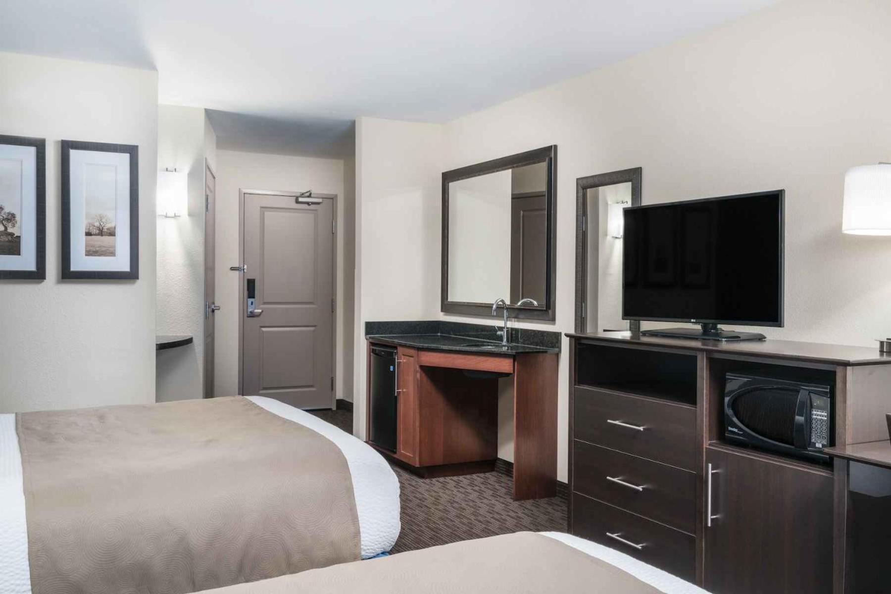 AmericInn by Wyndham Windom photo 10
