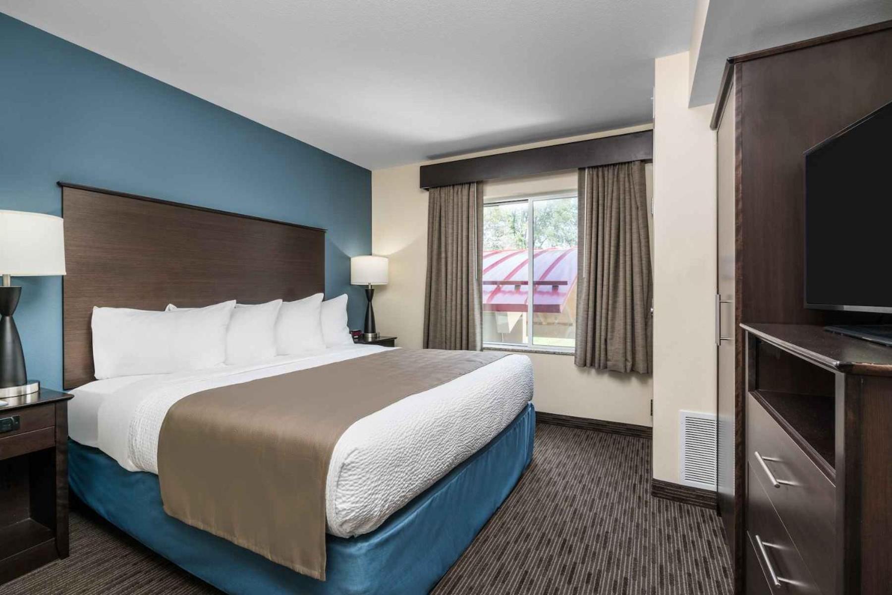 AmericInn by Wyndham Windom photo 13