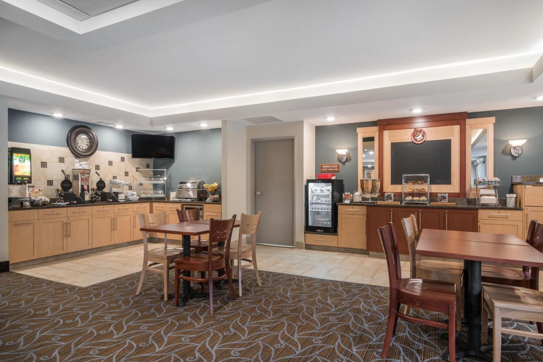 AmericInn by Wyndham Windom photo 5