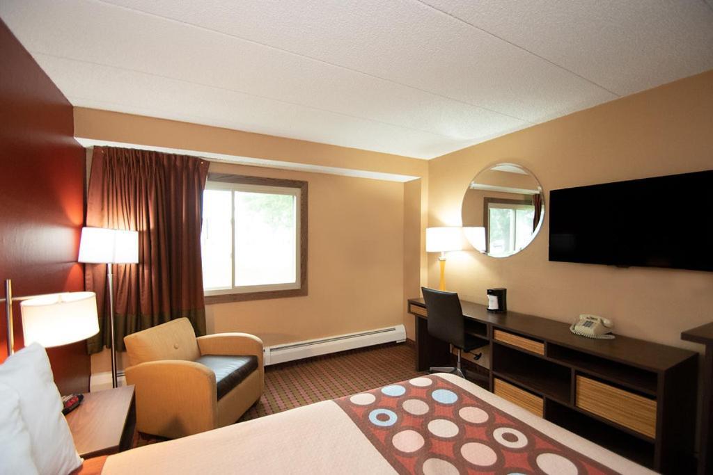 Super 8 by Wyndham Brooklyn Center/MPLS photo 31
