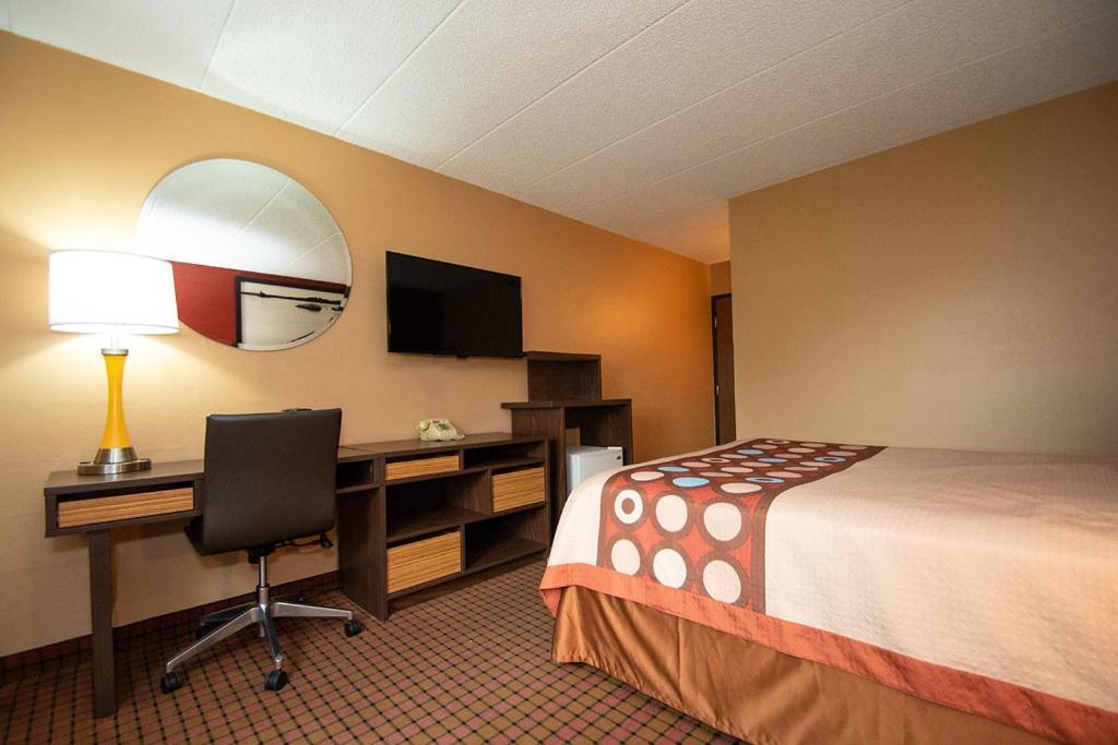 Super 8 by Wyndham Brooklyn Center/MPLS photo 32